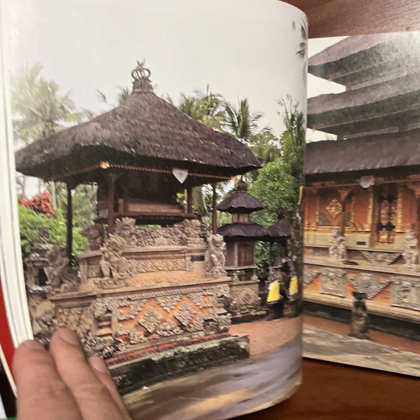 Architecture of Bali: A Sourcebook of Traditional & Modern Forms by Made Wijaya