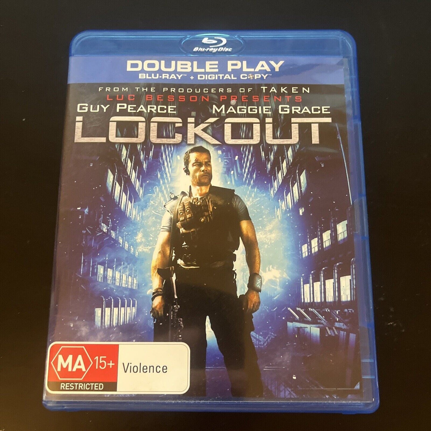 Lockout (Blu-ray, 2011) Guy Pearce, Maggie Grace Region B