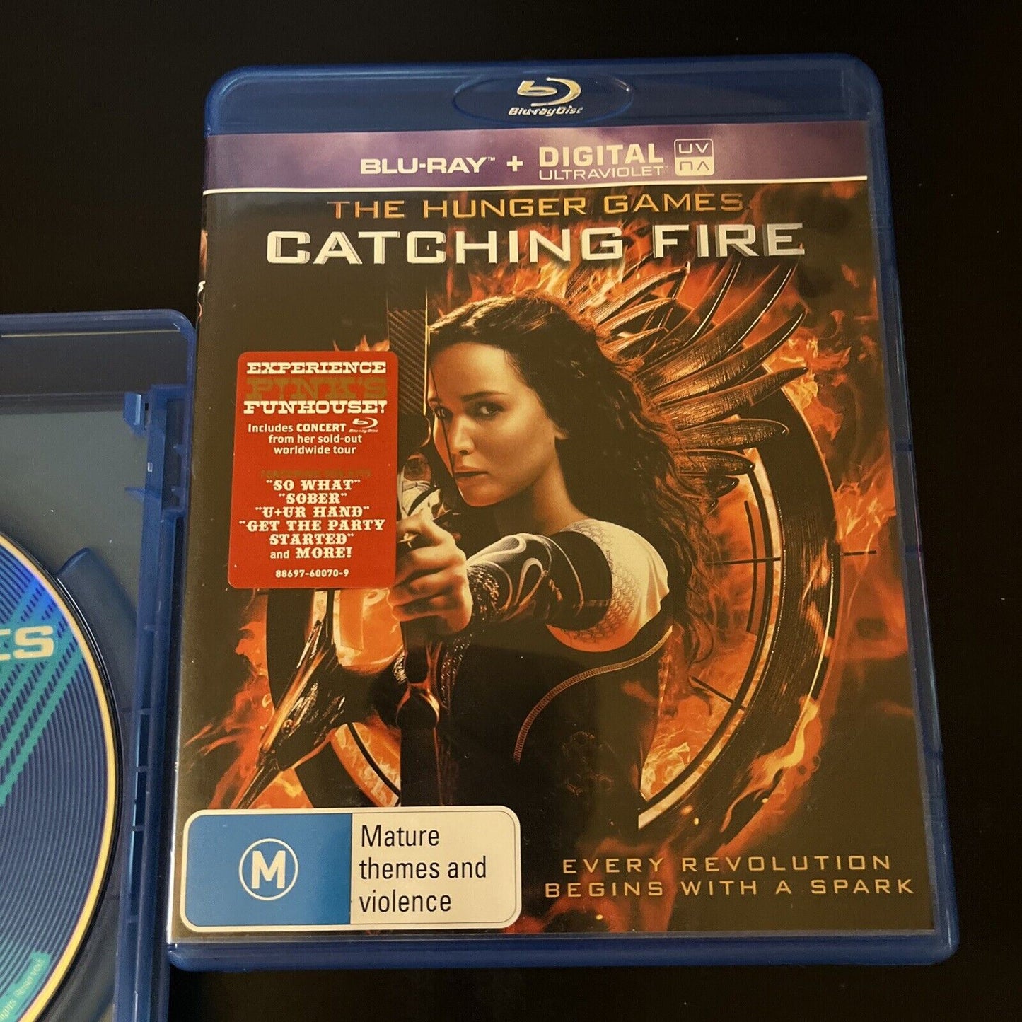 The Hunger Games / The Hunger Games Catching Fire (Blu-ray, 4-Disc) Region B