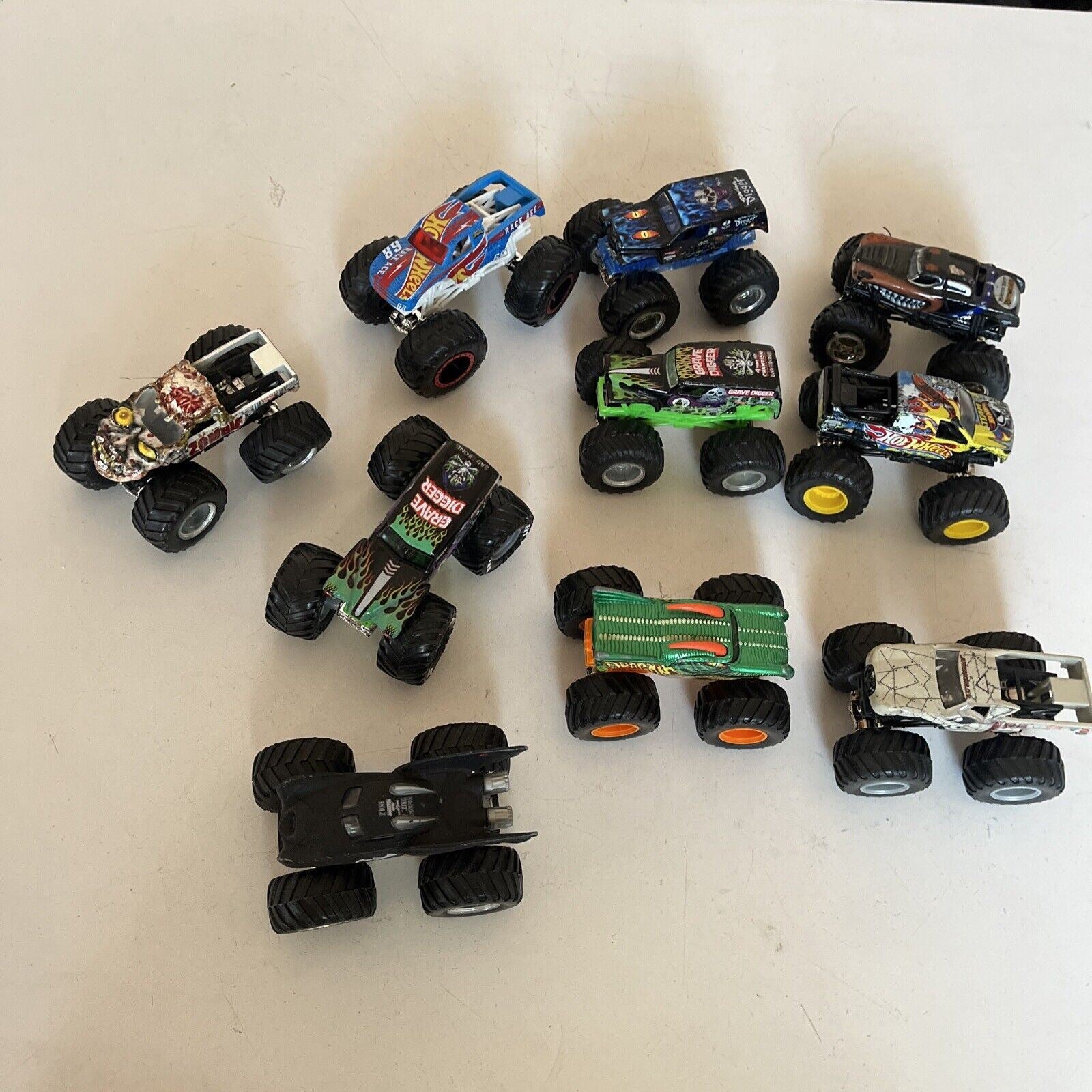 10x Hot Wheels Monster Truck: Grave Digger, Batman, Zombie, Rottweiler ...