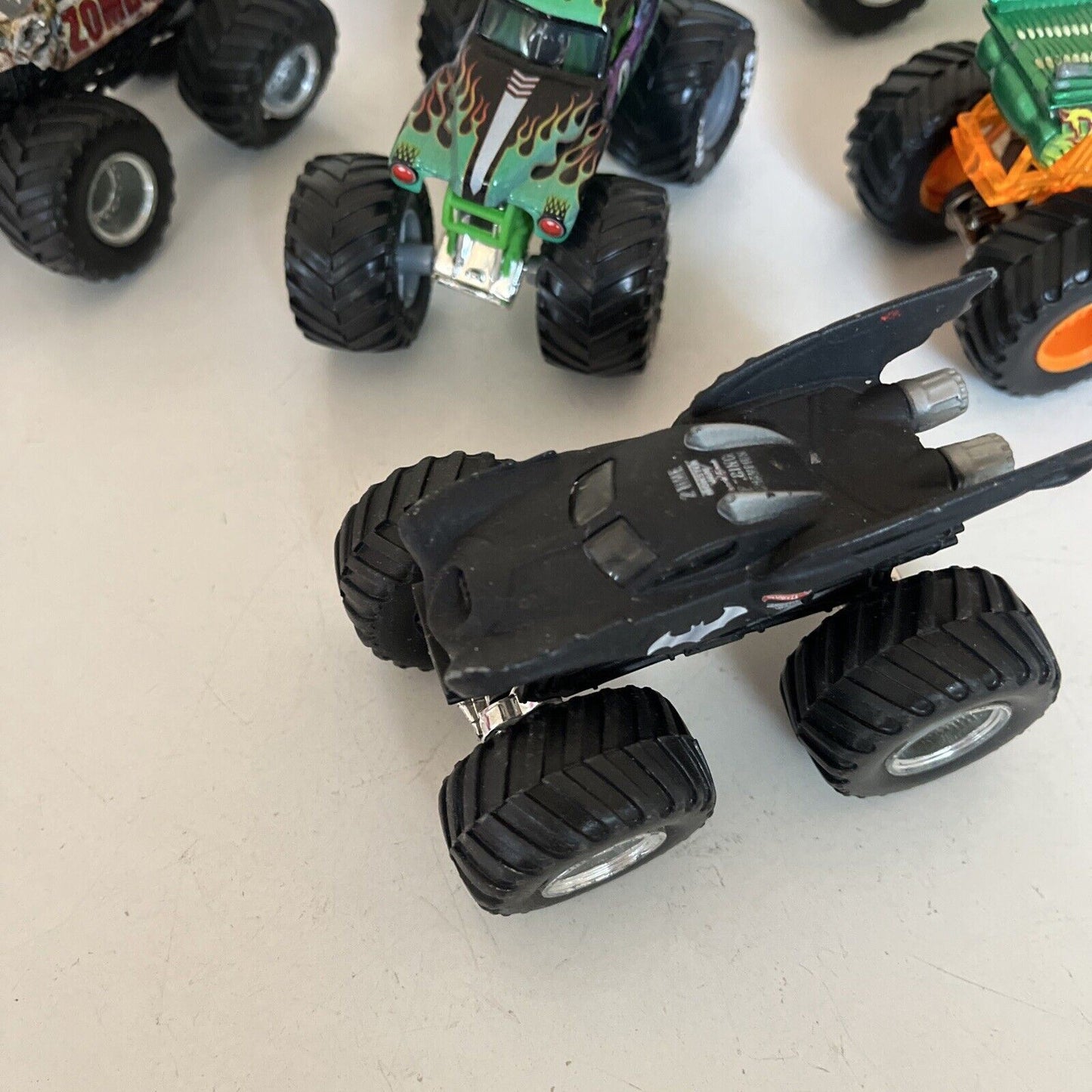 10x Hot Wheels Monster Truck: Grave Digger, Batman, Zombie, Rottweiler