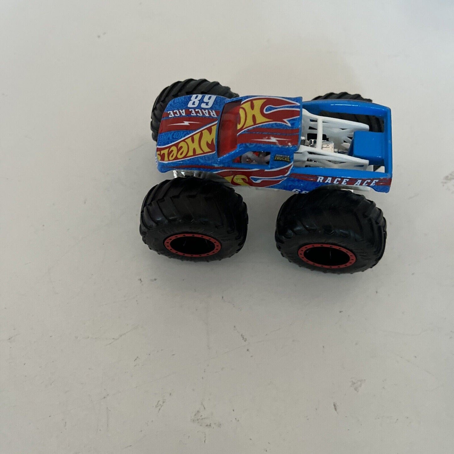 10x Hot Wheels Monster Truck: Grave Digger, Batman, Zombie, Rottweiler