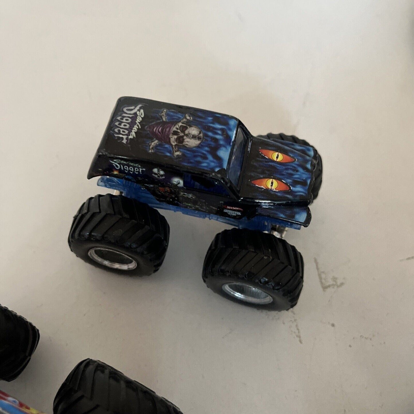 10x Hot Wheels Monster Truck: Grave Digger, Batman, Zombie, Rottweiler