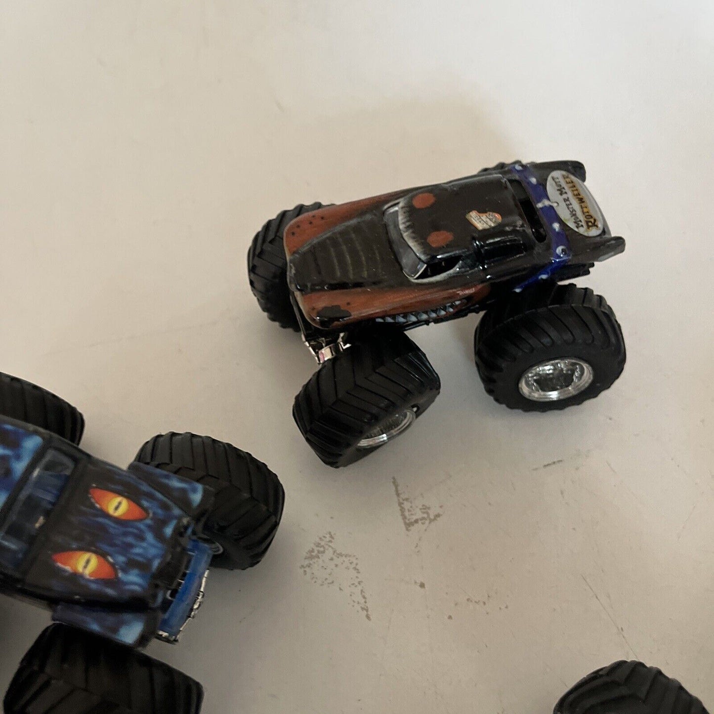 10x Hot Wheels Monster Truck: Grave Digger, Batman, Zombie, Rottweiler