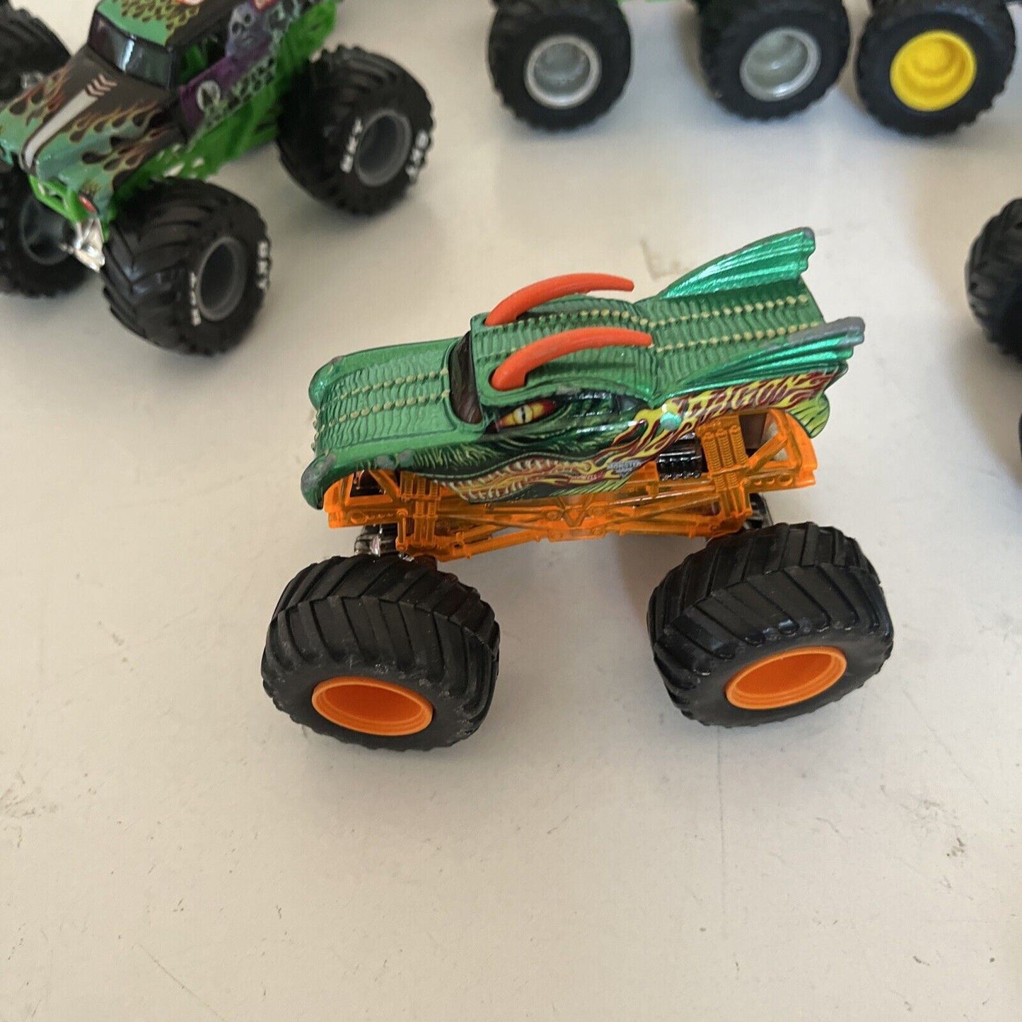 10x Hot Wheels Monster Truck: Grave Digger, Batman, Zombie, Rottweiler