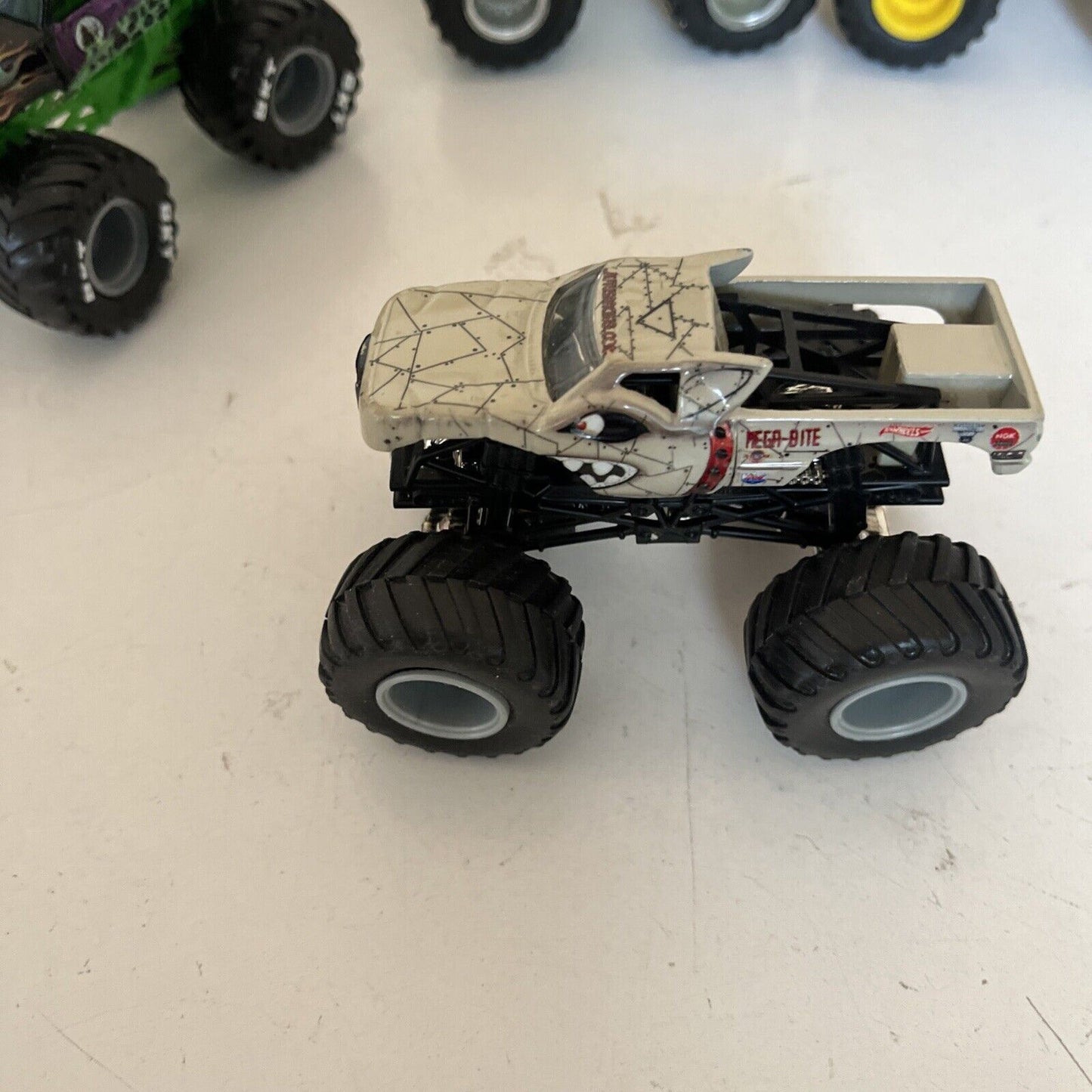 10x Hot Wheels Monster Truck: Grave Digger, Batman, Zombie, Rottweiler