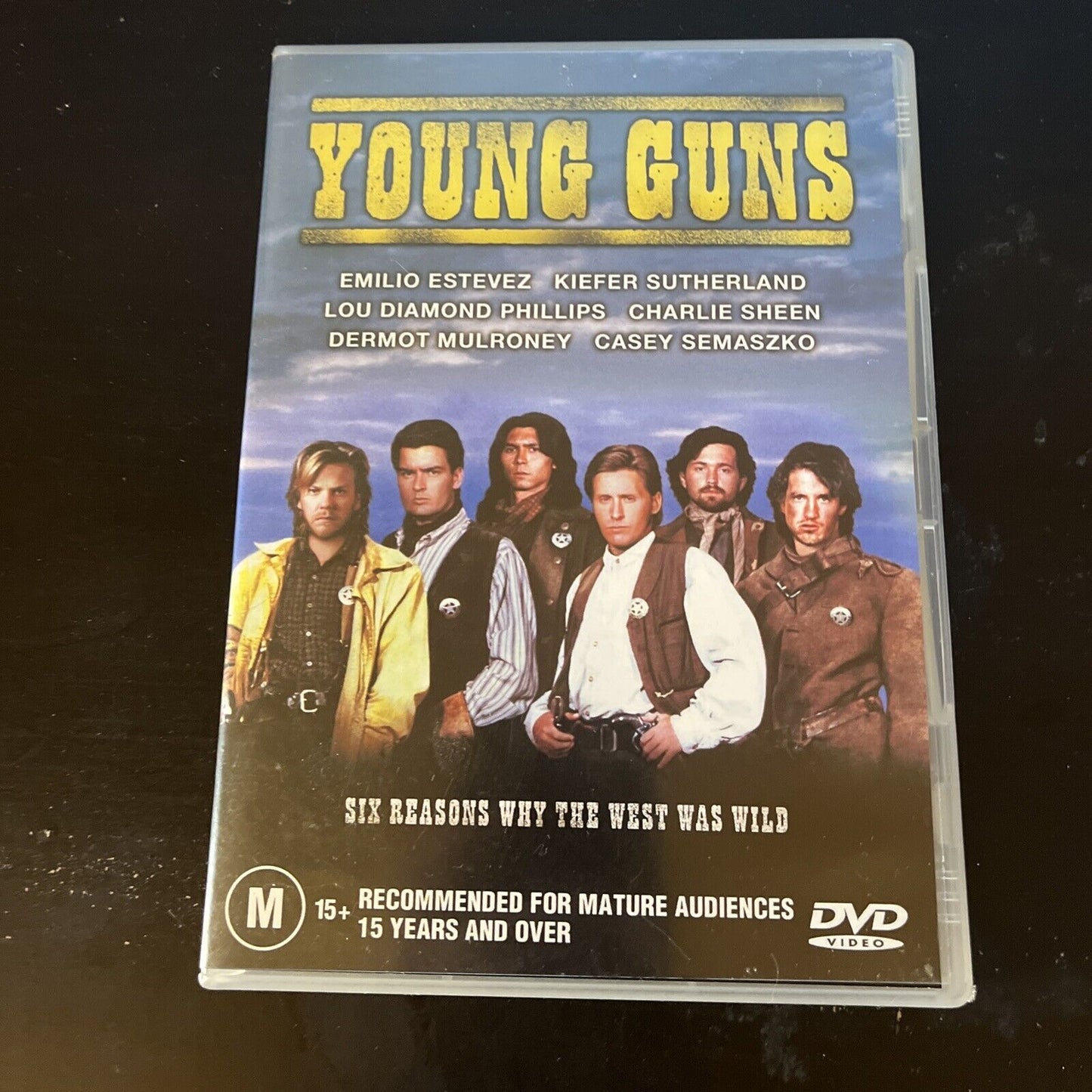 Young Guns (DVD, 1988) Charlie Sheen, Kiefer Sutherland Region 4