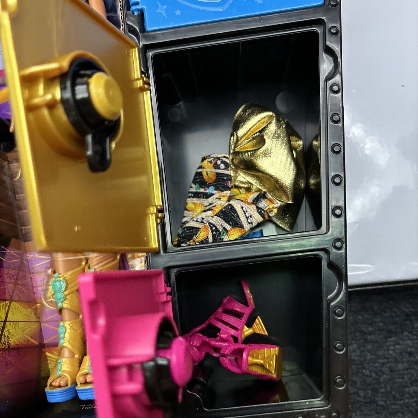 2x Monster High Skulltimate Secret Fearidescent Cleo De Nile