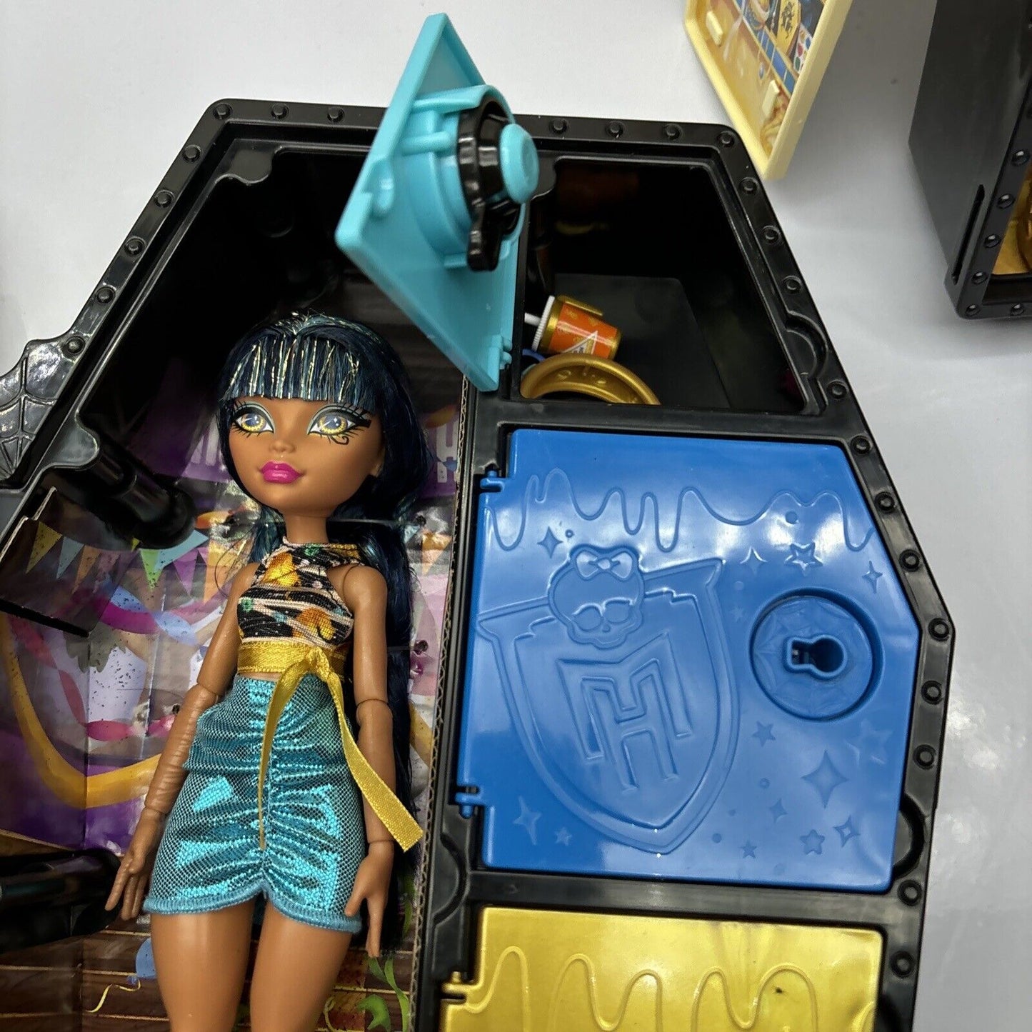 2x Monster High Skulltimate Secret Fearidescent Cleo De Nile