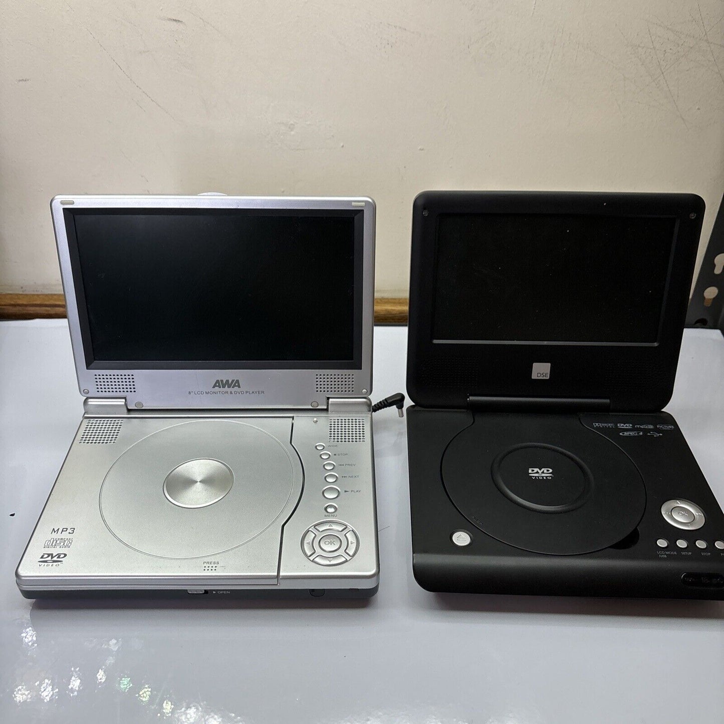 Dick Smith & Awa Portable DVD Player *Can Play DVDs But No Sound* GE4203 LMD2808