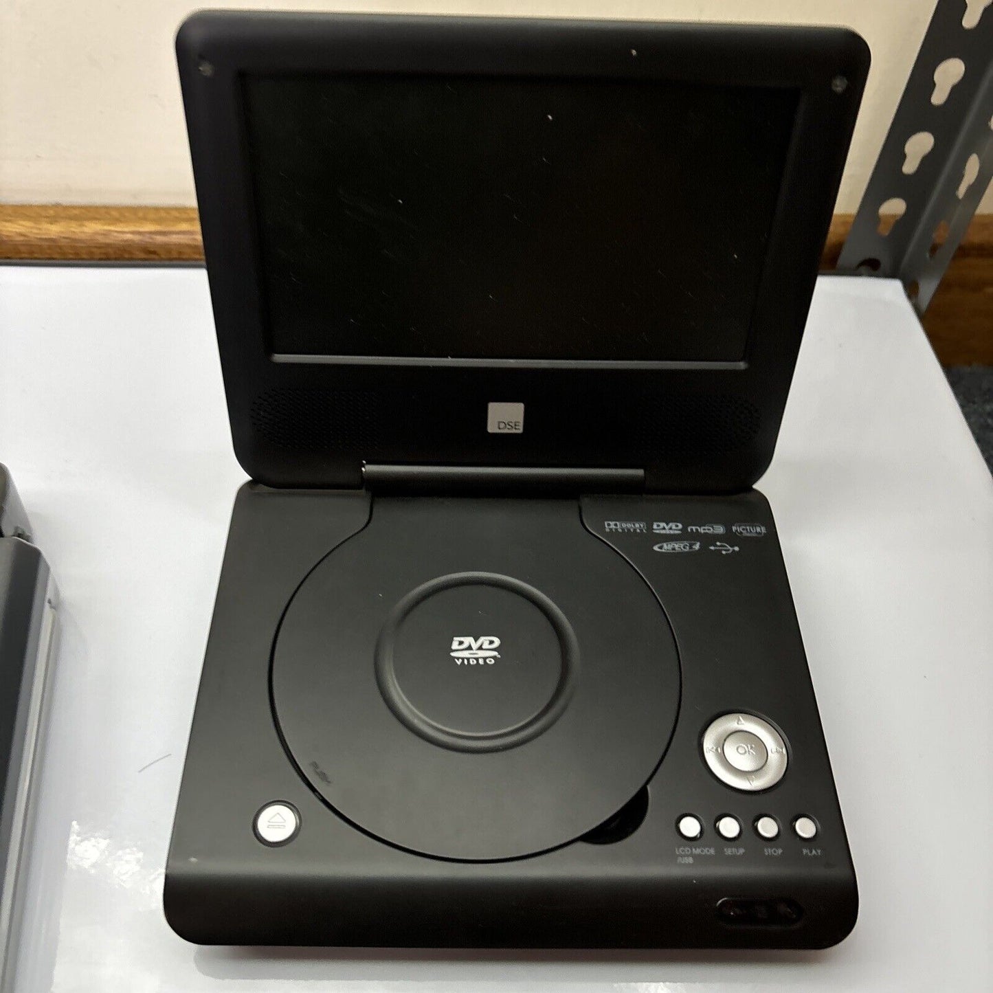 Dick Smith & Awa Portable DVD Player *Can Play DVDs But No Sound* GE4203 LMD2808