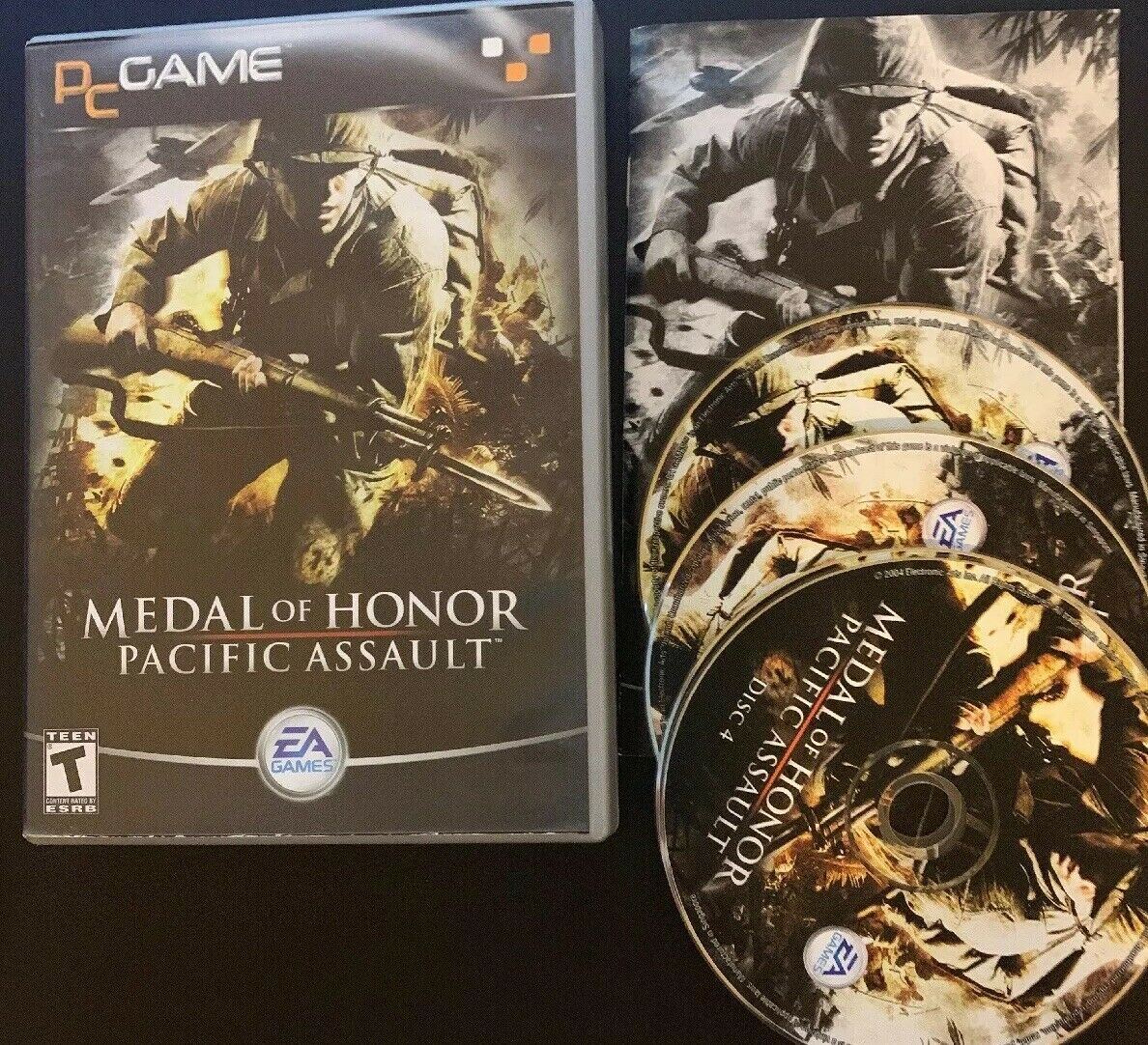 Medal of Honor: Pacific Assault (PC, 2004) complete With Manual