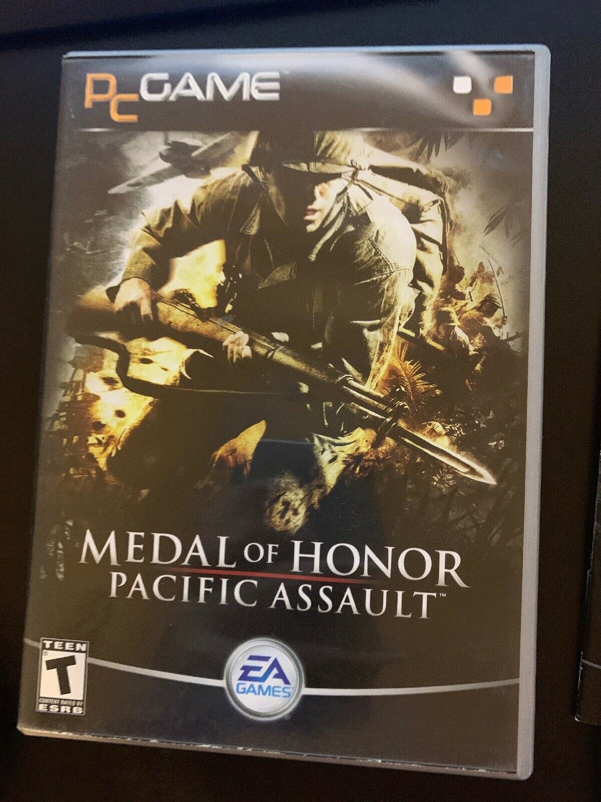 Medal of Honor: Pacific Assault (PC, 2004) complete With Manual