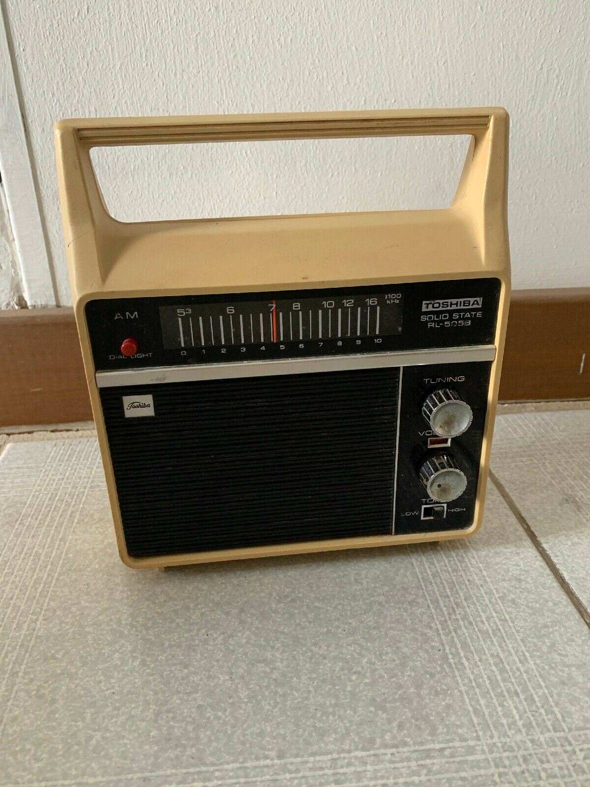 Toshiba Solid State Radio RL-505 B Vintage AM Radio