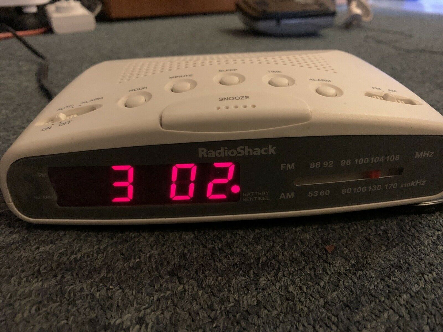 RadioShack Clock AM/FM Radio  12-8614