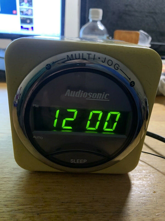 Audiosonic KM-637 Digital Clock AM/FM Radio