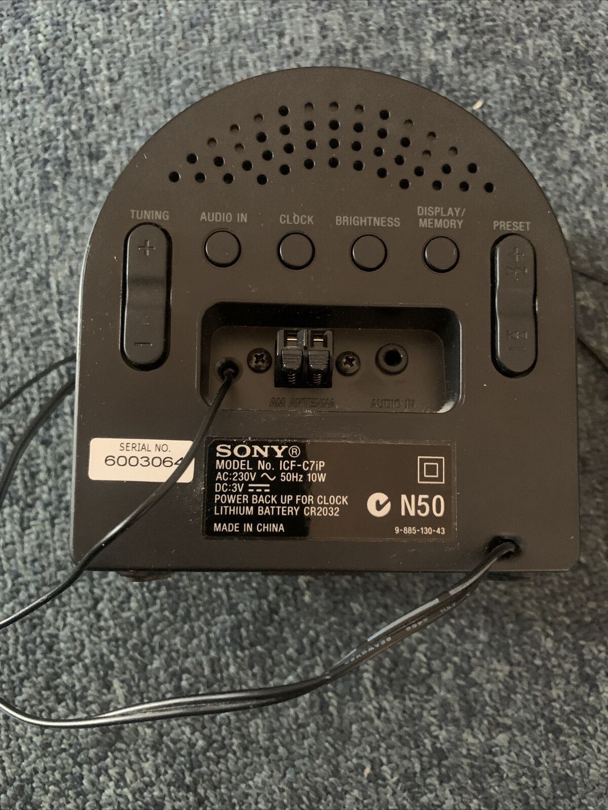 Sony ICFC7iP AM/FM Radio Clock with 30pin iPod connection Retro Unit