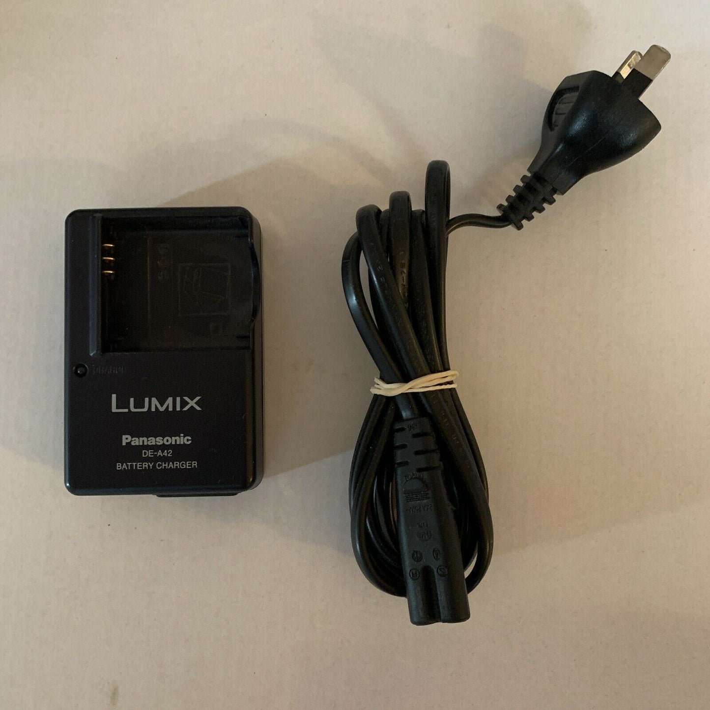 Genuine Panasonic Lumix DE-A42 Battery Charger DMC-LX1,DMC-LX2, DMC-LX2EGM,