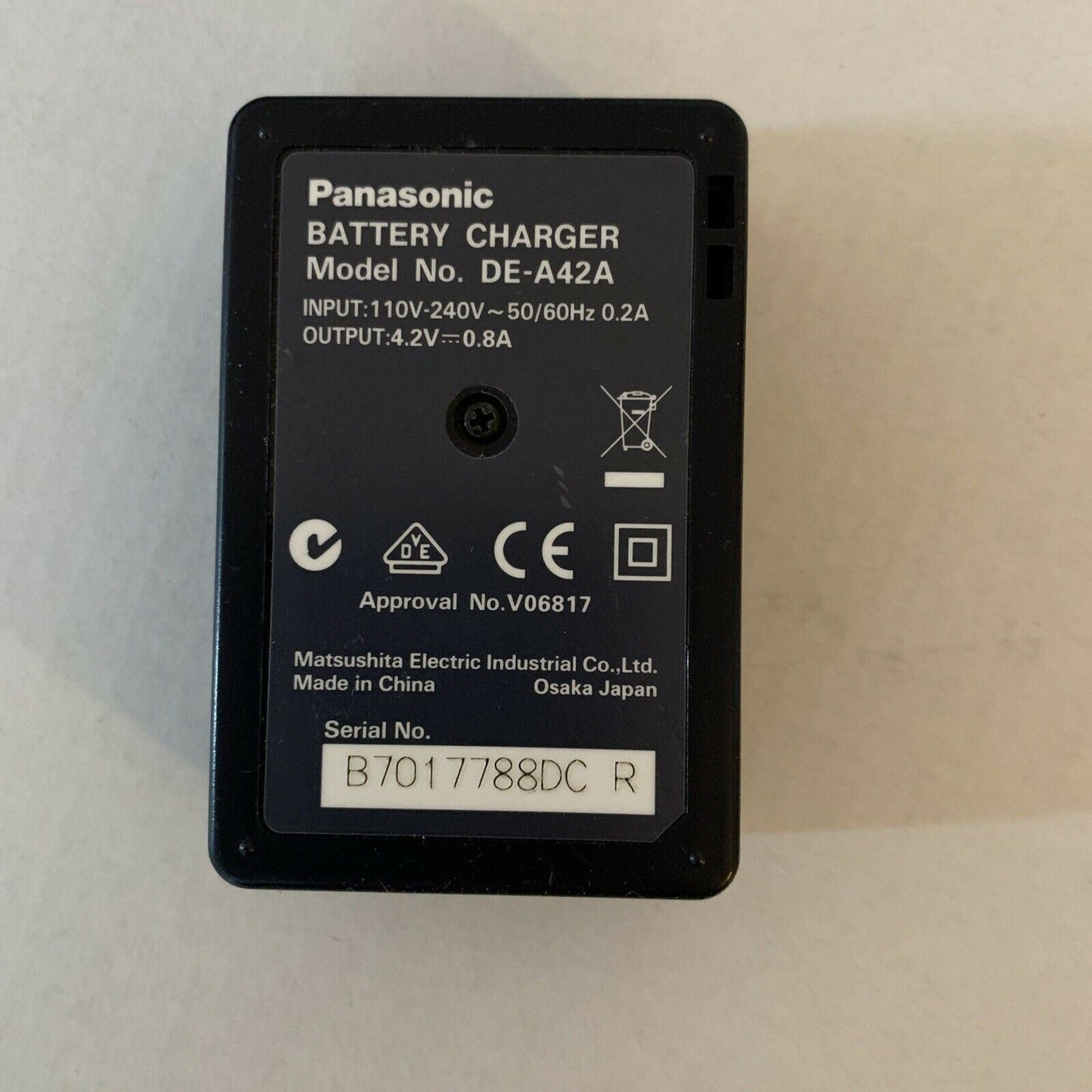 Genuine Panasonic Lumix DE-A42 Battery Charger DMC-LX1,DMC-LX2, DMC-LX2EGM,