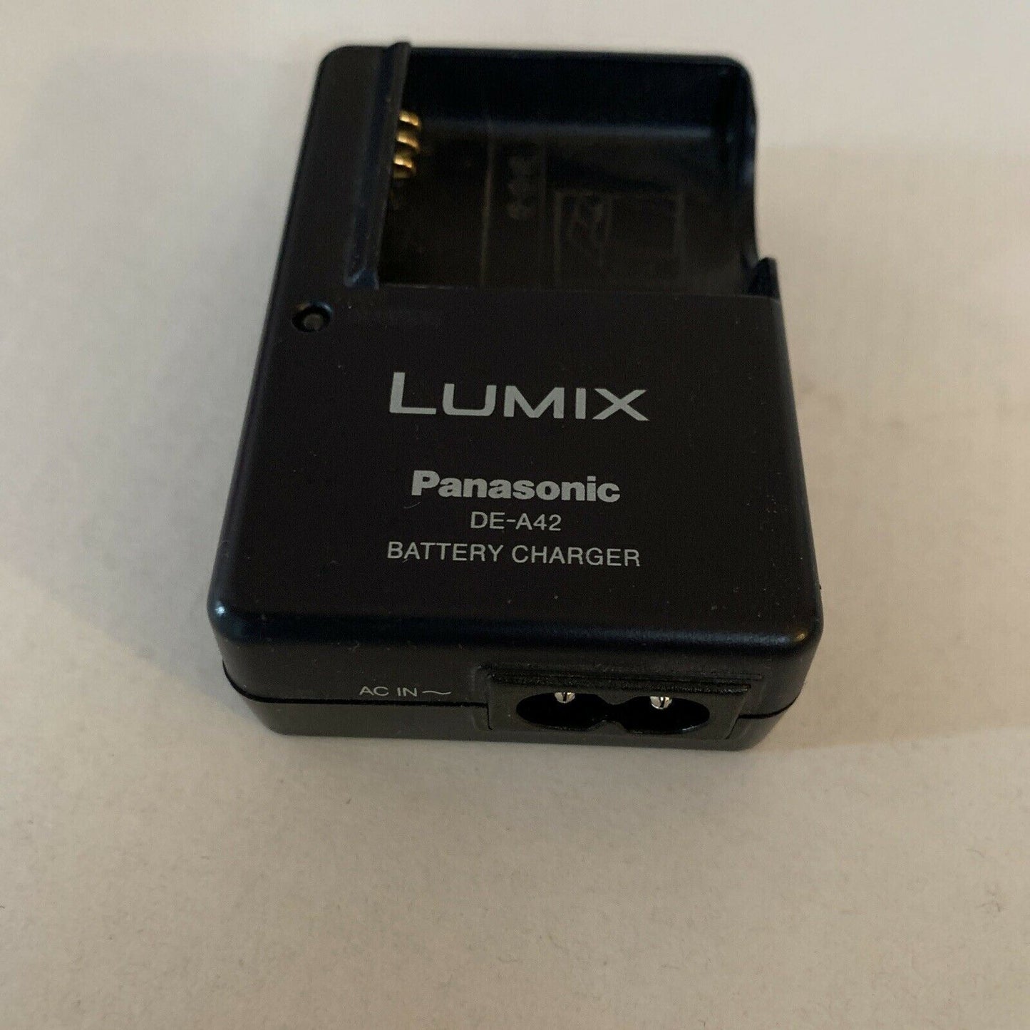 Genuine Panasonic Lumix DE-A42 Battery Charger DMC-LX1,DMC-LX2, DMC-LX2EGM,