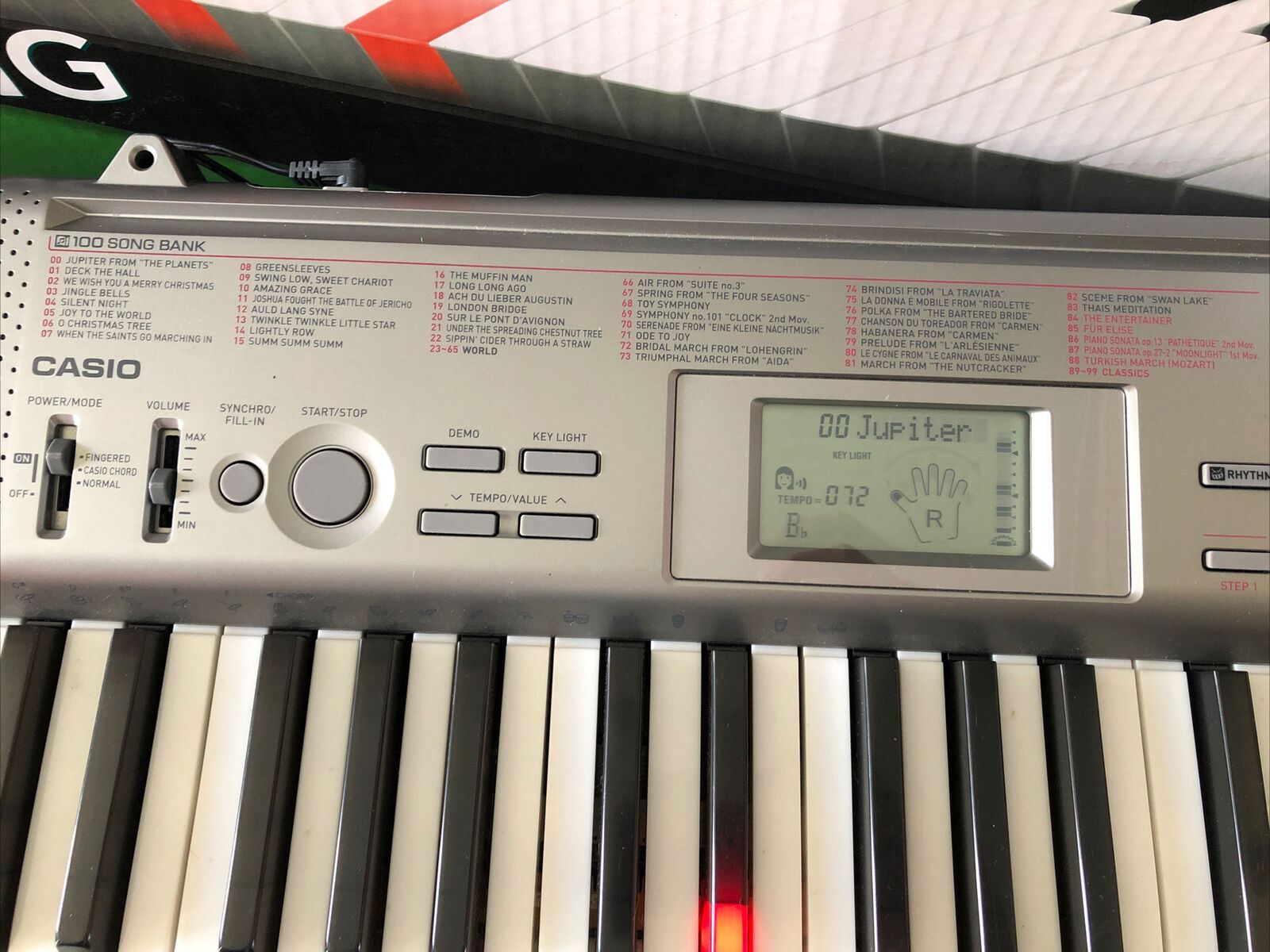 Casio LK 120 Piano Electronic Keyboard 61 Key Lighting Retro Unit