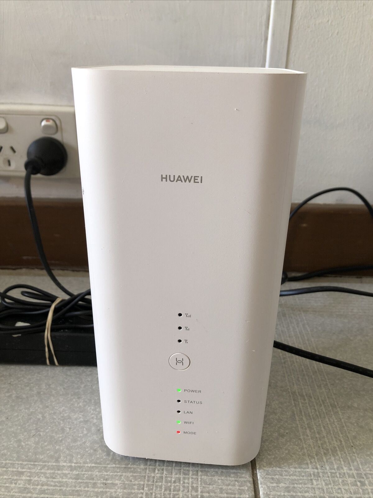 Optus Huawei 4G/1.6Gbps Mobile Wi-Fi Router B818-263