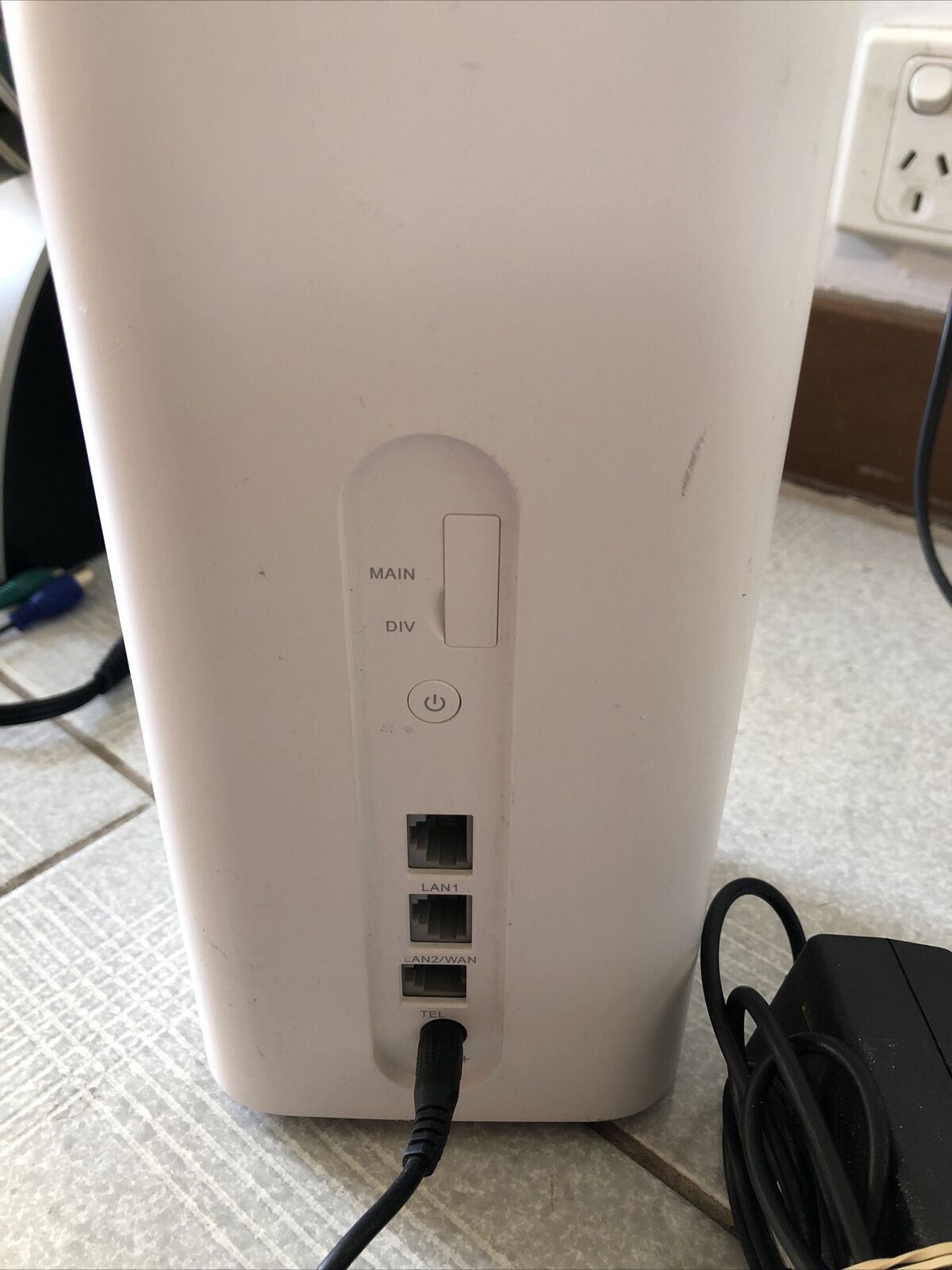 Optus Huawei 4G/1.6Gbps Mobile Wi-Fi Router B818-263