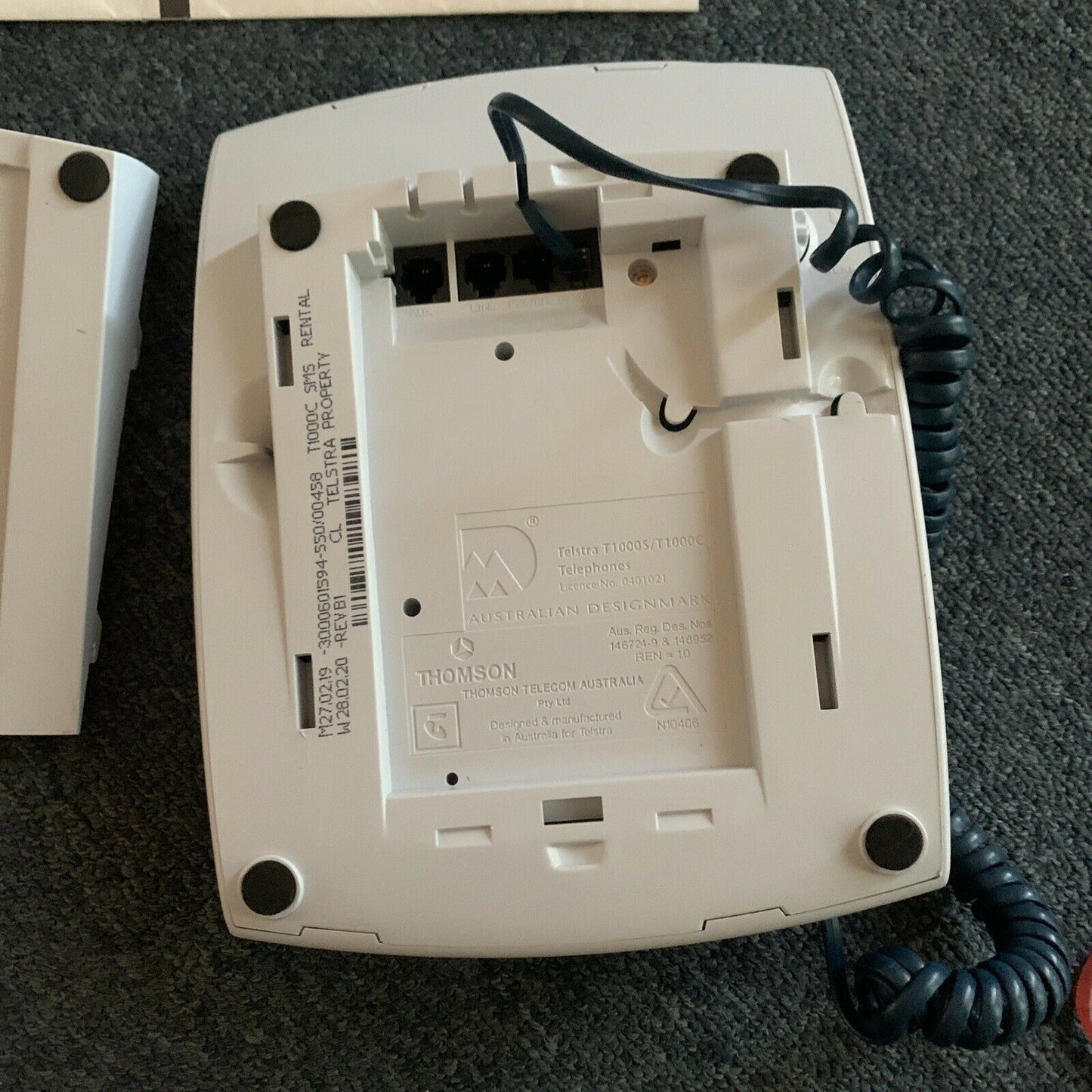 Telstra T1000S/T1000C Corded Telephone SMS With Wall Mount