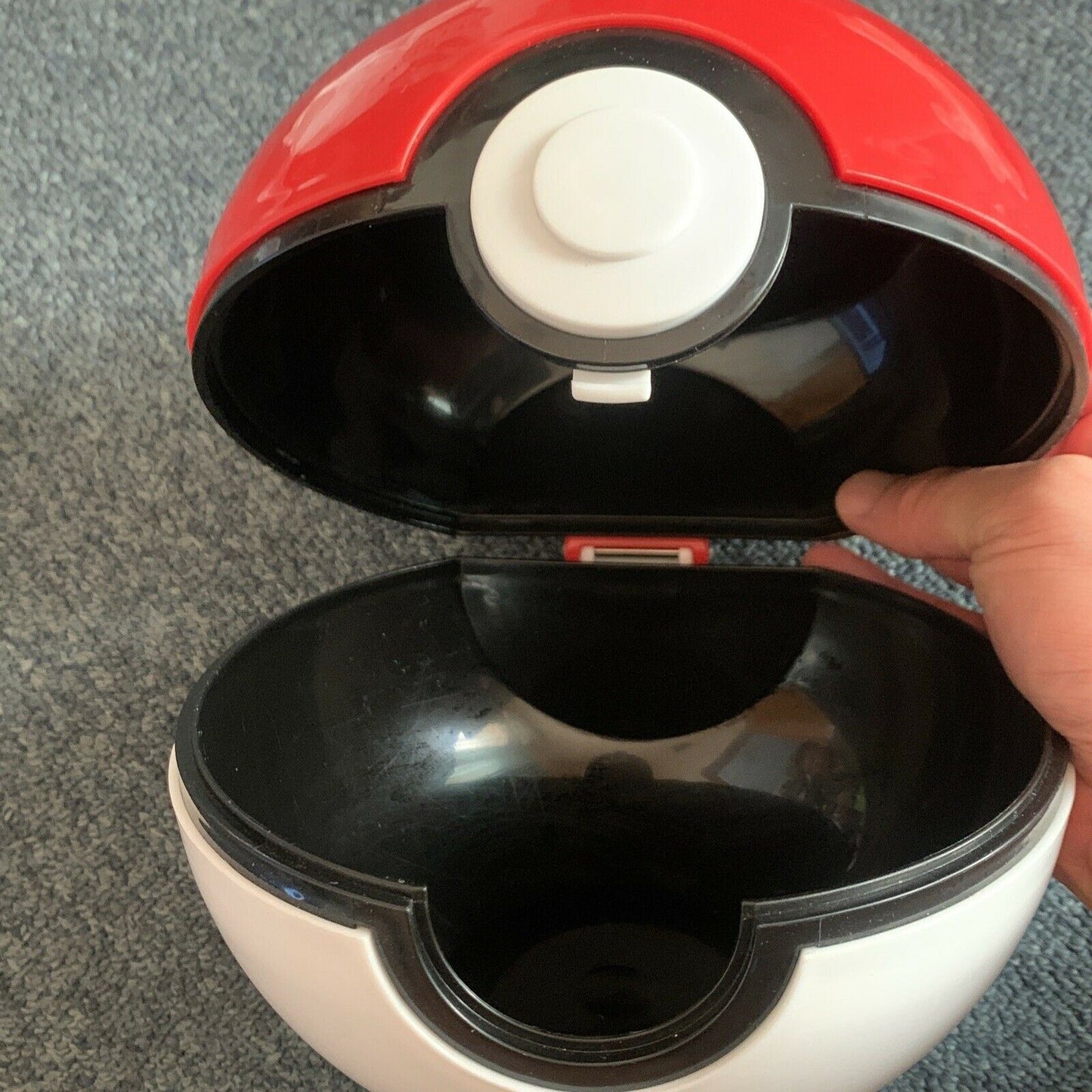 Pokémon Ball Portable Storage Case