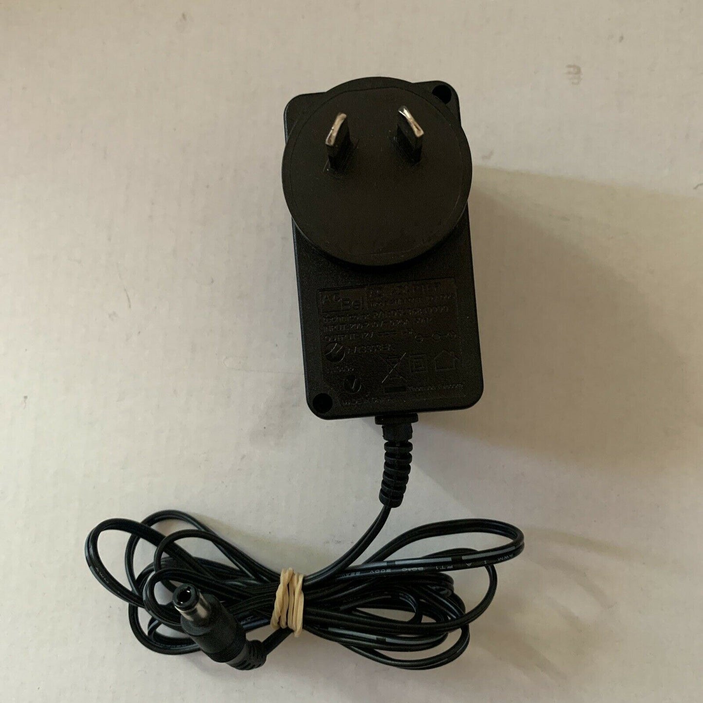 AcBel AC Adapter DSL36849990 Output: 12V 1.5A Input: 200-240V
