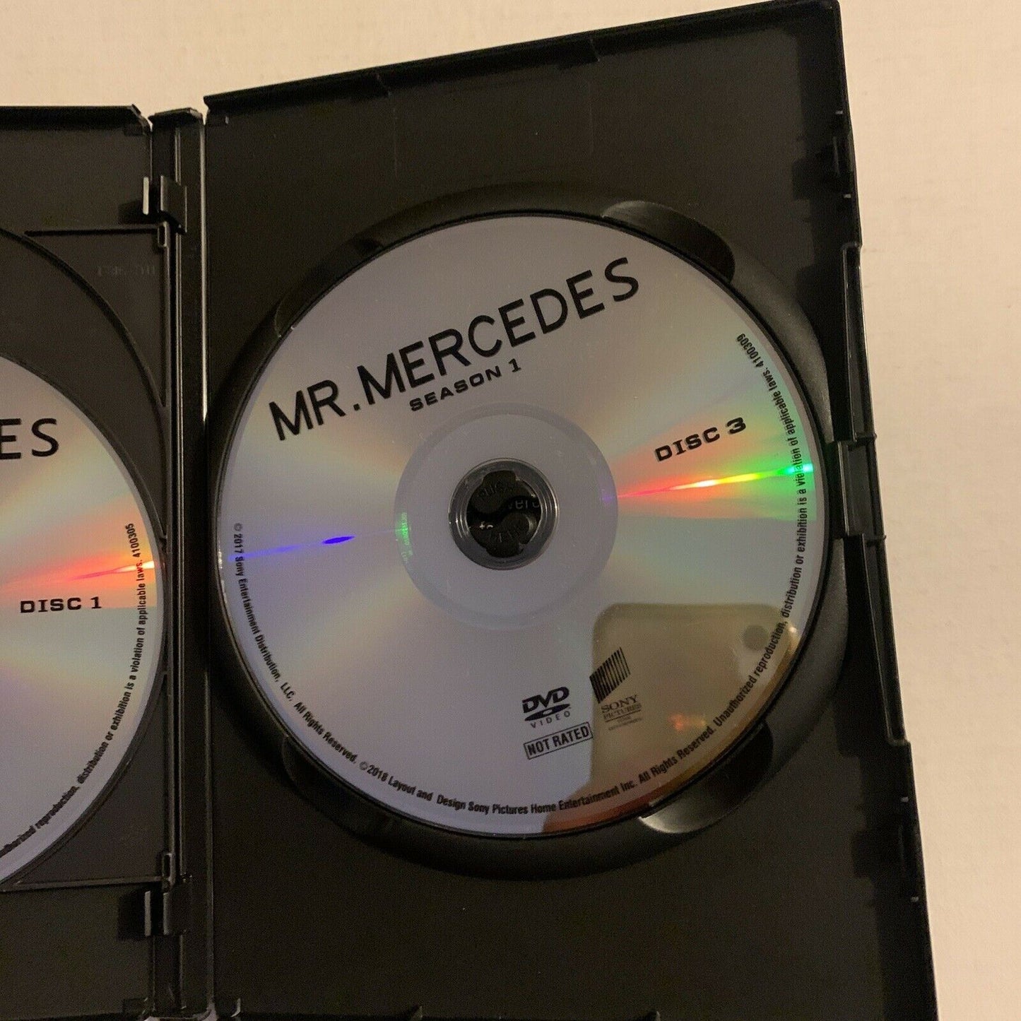 Stephen King's: Mr. Mercedes - Season 1 (DVD, 2017, 3-Disc) All Regions