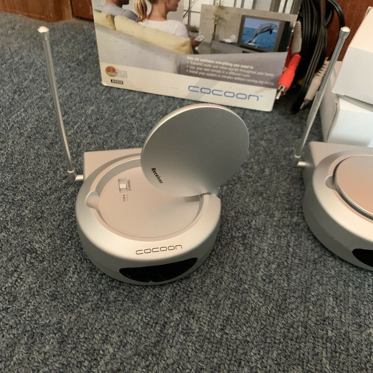 Cocoon 2.4Ghz AV Sender - Wireless Audio And Video Throughout Your Home