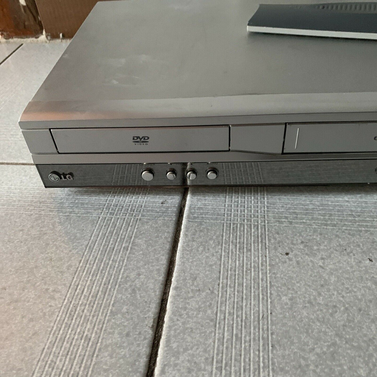 LG VCR DVD V181 Combo Player With Remote *VHS Not Working Parts Or Re