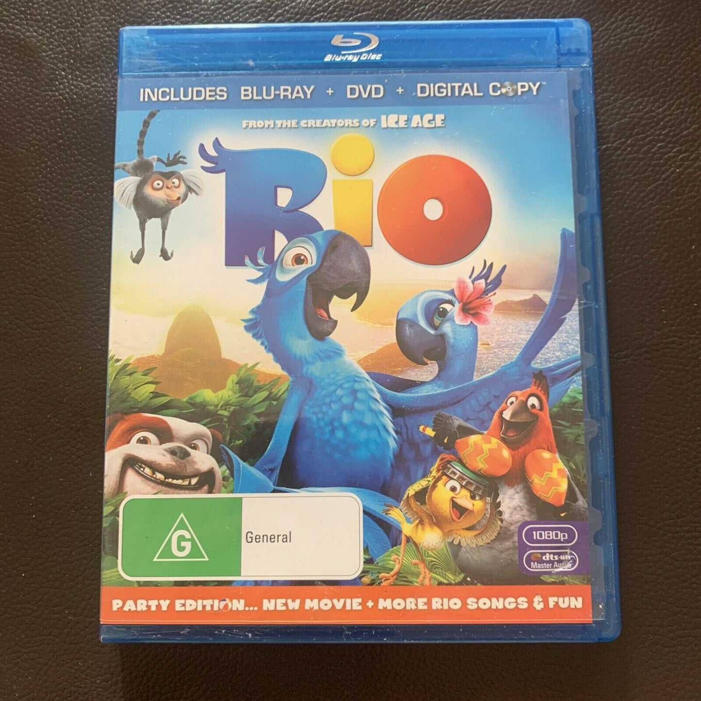 Rio (Bluray + DVD, 2011, 2-Disc) Anne Hathaway, Jamie Foxx Region B