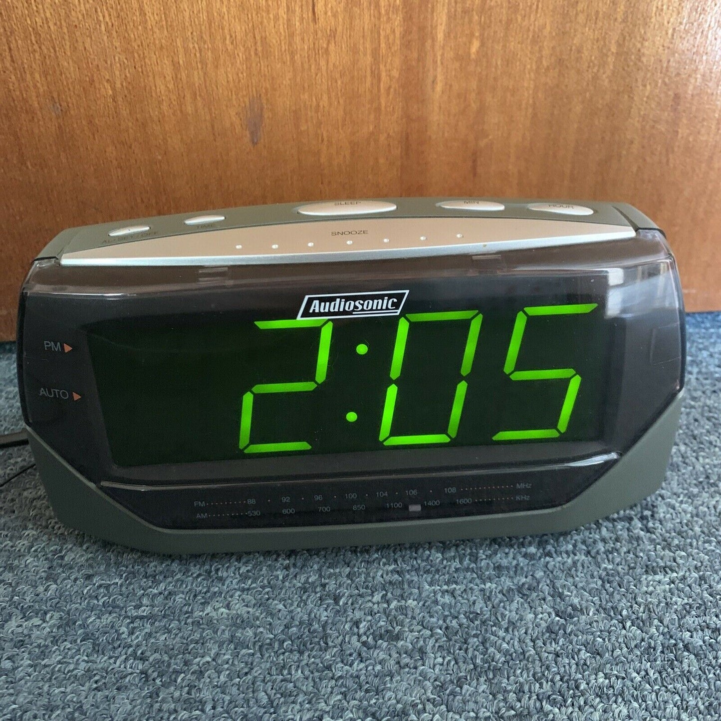 Audiosonic KM-317 Large Screen Digital Clock Alarm AM/FM Radio