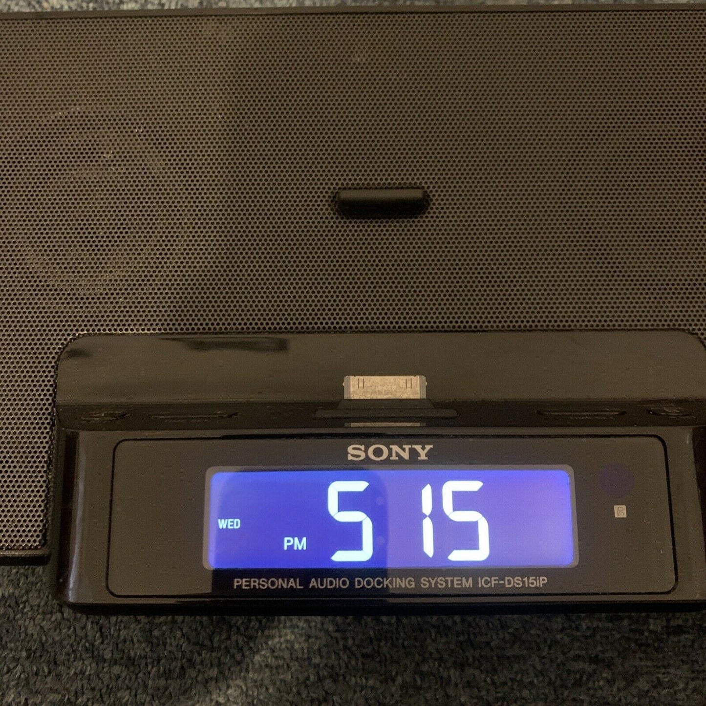 Sony ICF-DS15iP Dream Machine Personal Audio Docking System Alarm Clock Radio