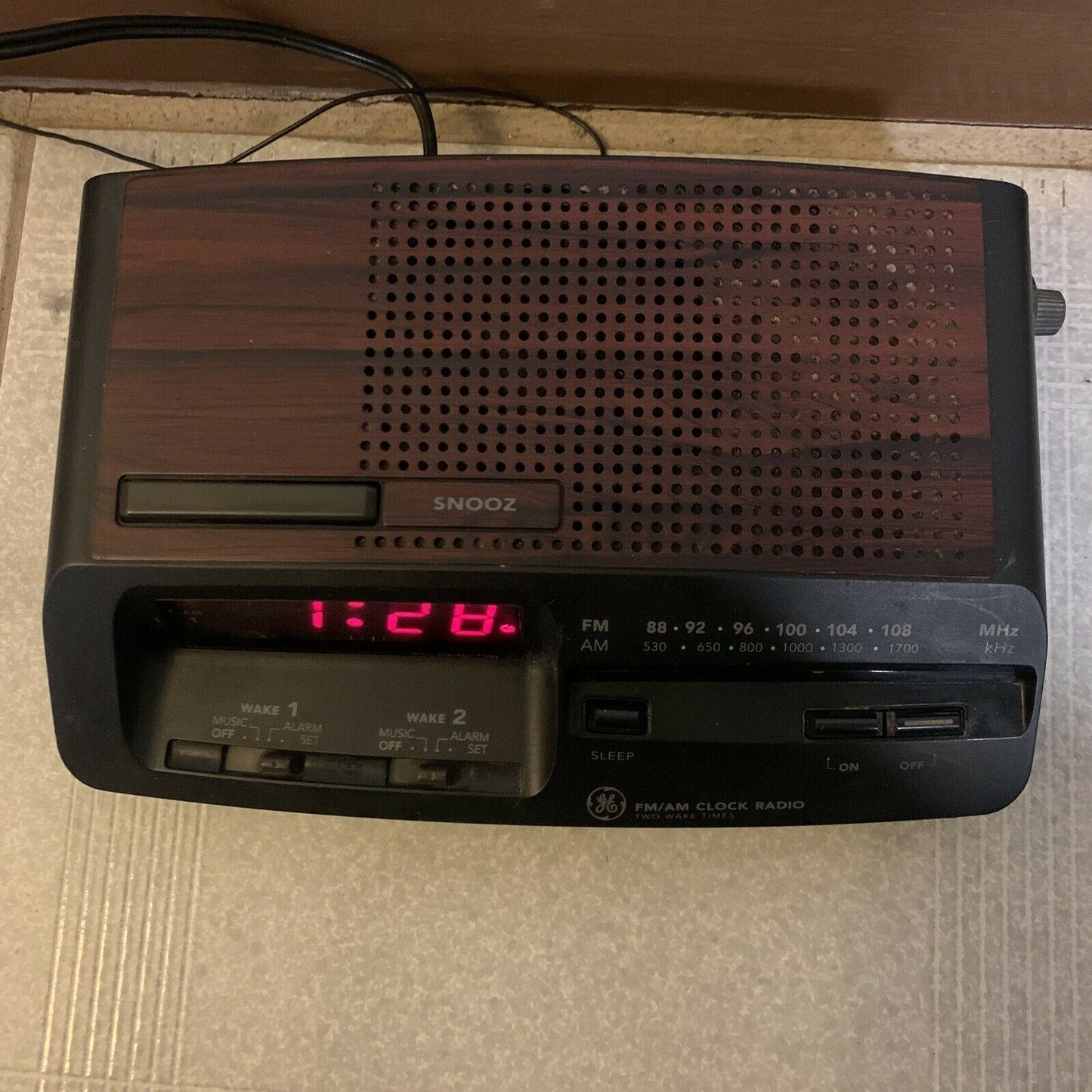 Vintage GE Dual Alarm Clock FM/AM Radio Model EA7-4621A
