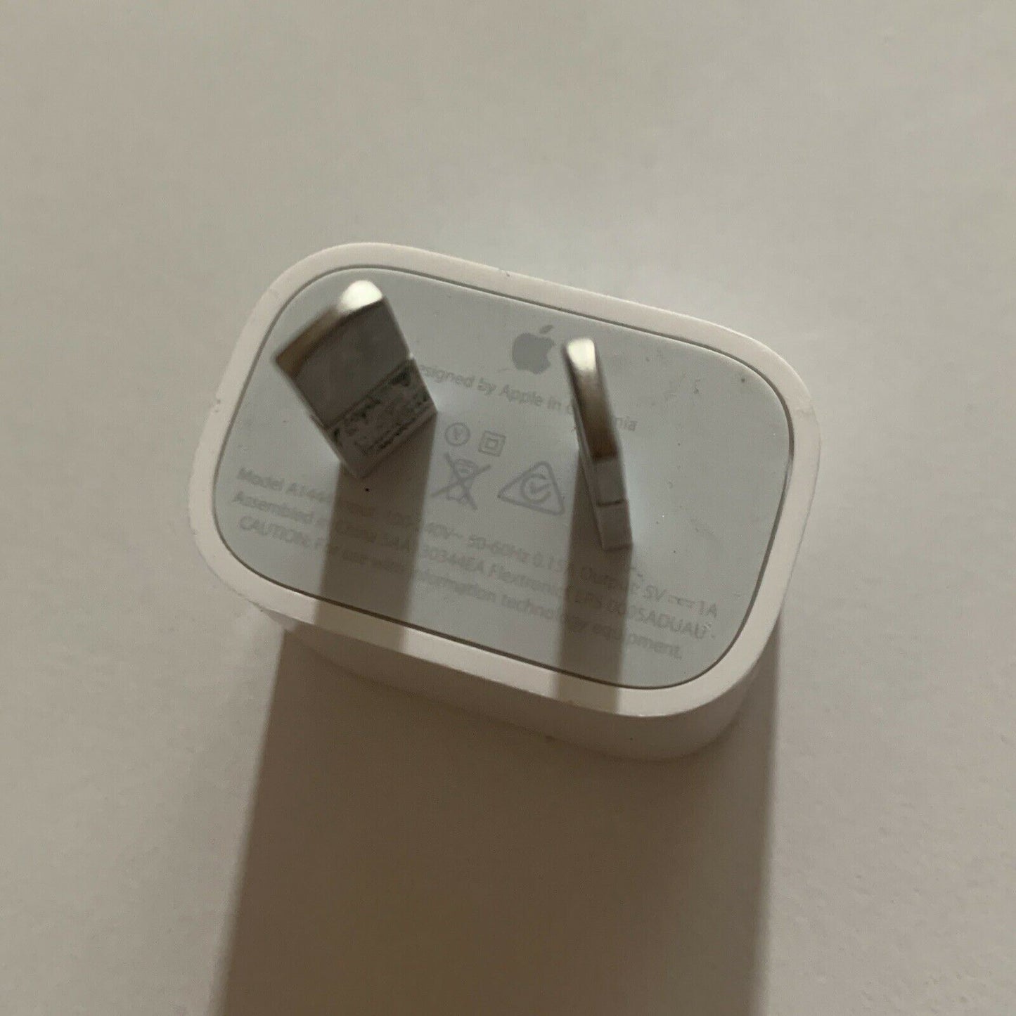 Genuine 2x Apple 5W USB Power Adapter for iPhone, iPad Mini, iPod Touc ...