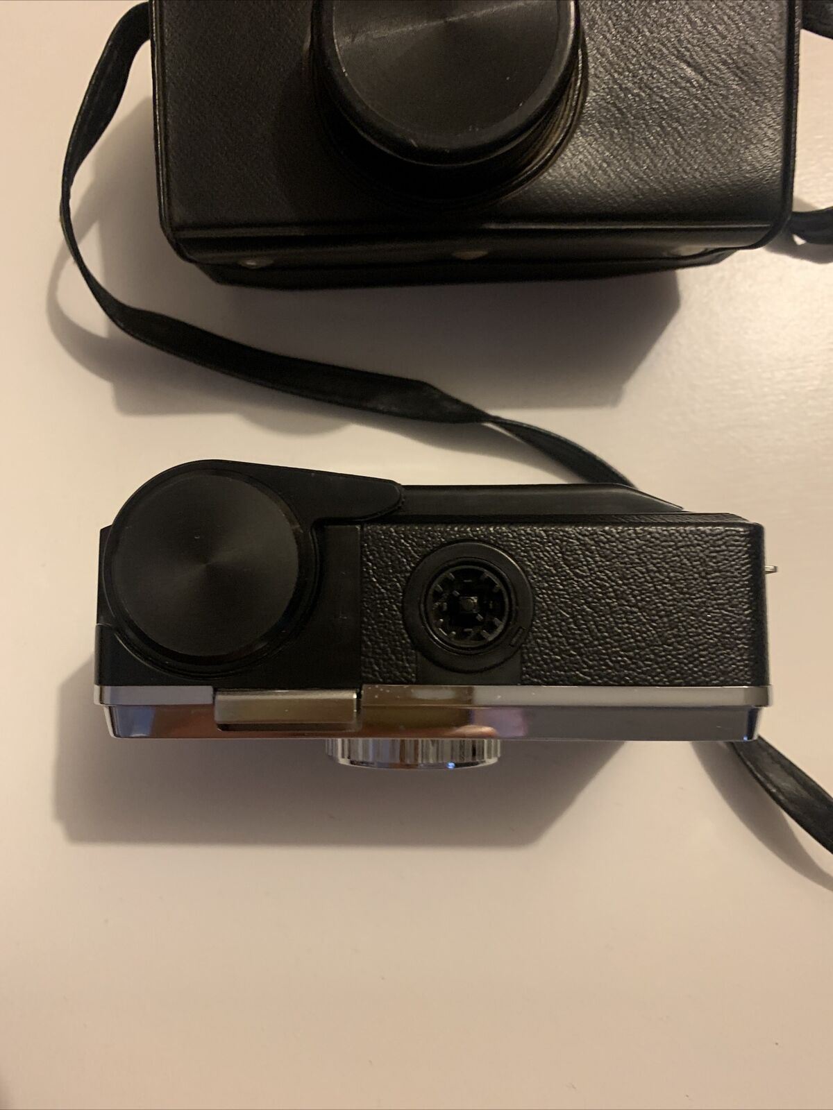 Vintage Kodak Instamatic 133-X Film Camera with case