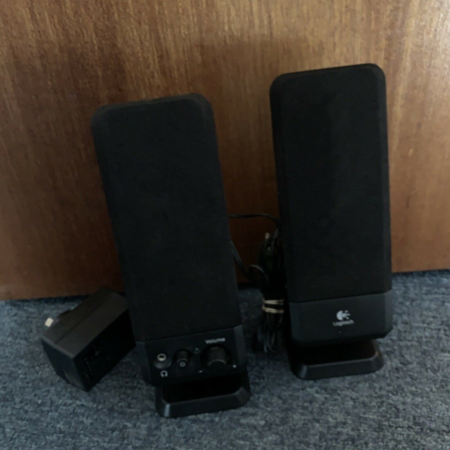 Logitech R-10 Computer Speakers Plug & Play Headphone Jack