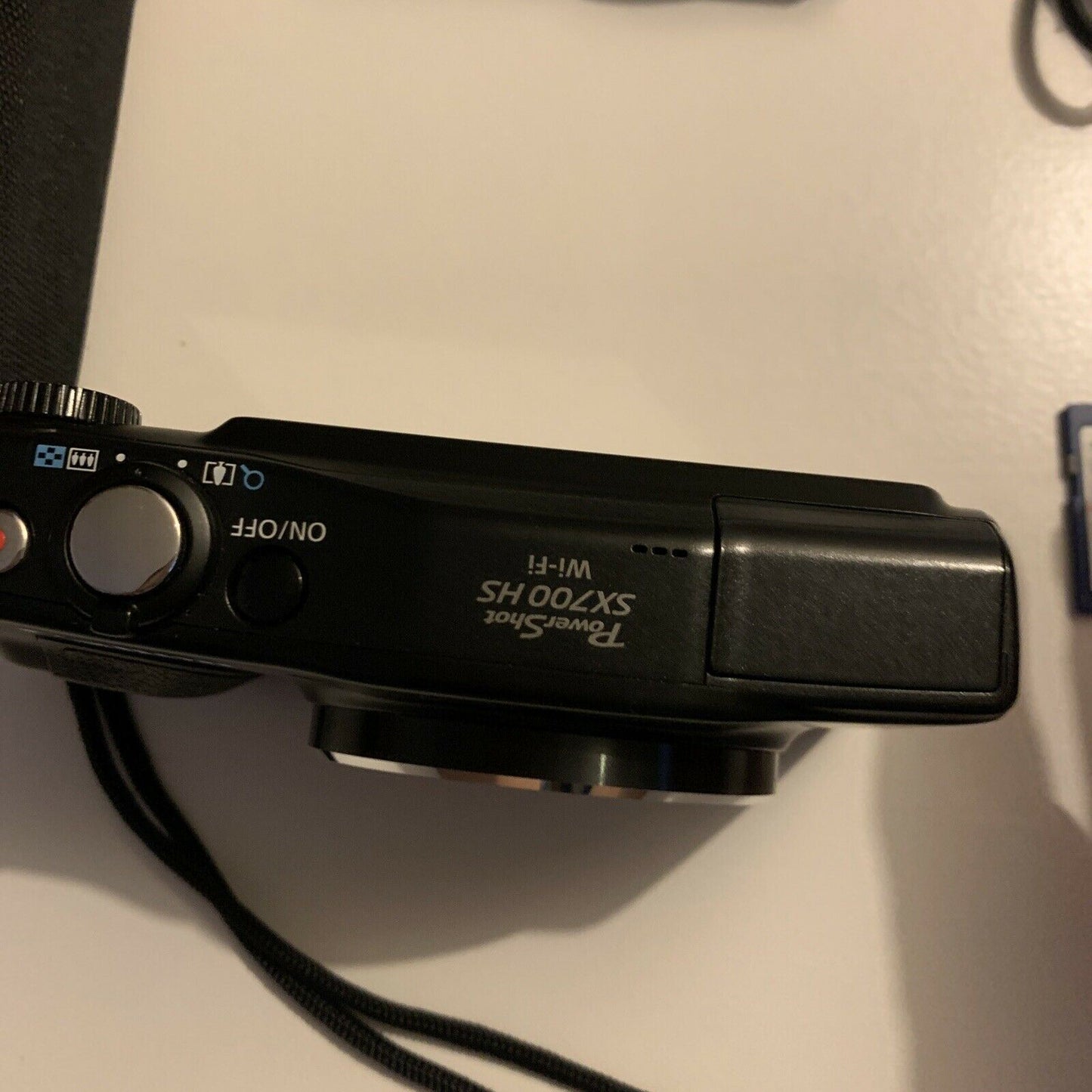 Canon SX700HS Digital Camera 16.1 MP With Carrying Case, Charger