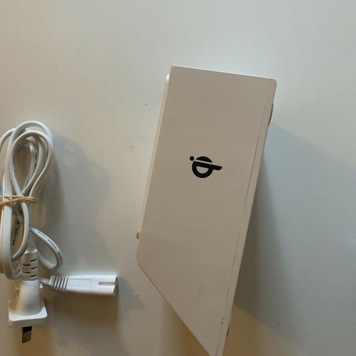 Crest PWABUN07 Qi Wireless USB Charger for iPhone, Android