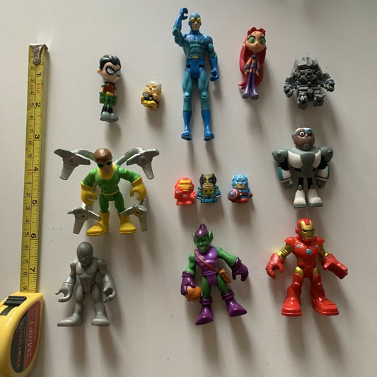 13x Marvel & DC Comics Action Figurines