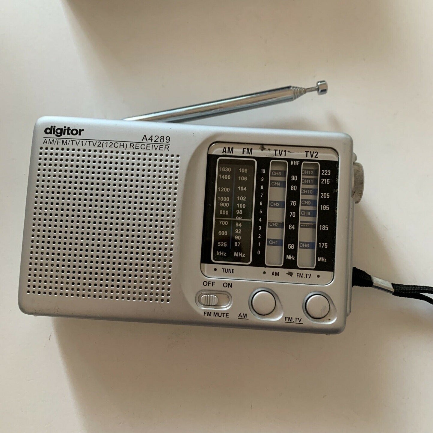 Digitor A4289 Portable AM/FM/TV1/TV2(12Ch) Radio Receiver