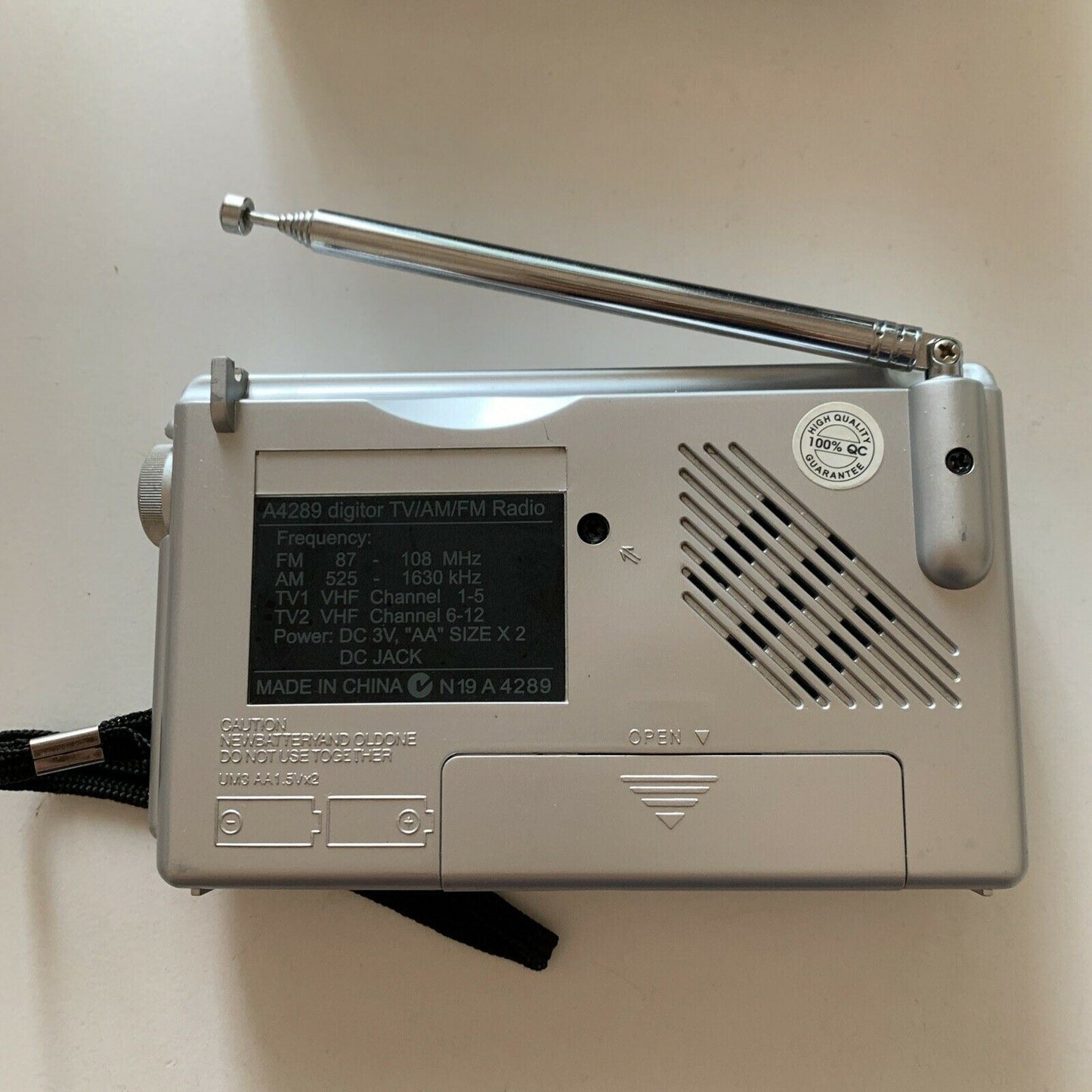 Digitor A4289 Portable AM/FM/TV1/TV2(12Ch) Radio Receiver