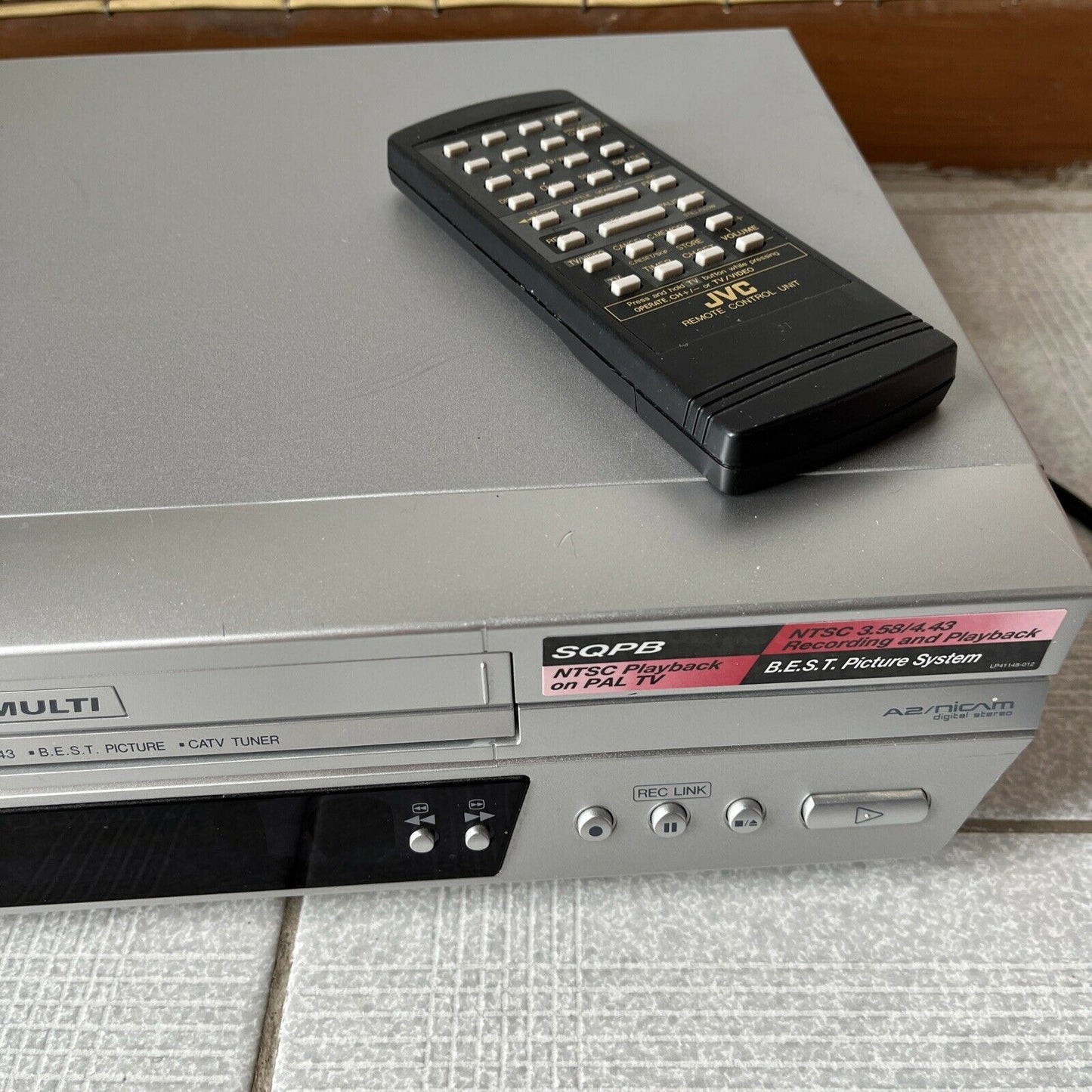 JVC HR-V610 VHS Recorder & Player 6-Head NTSC/PAL Playback On PAL TV With Remote
