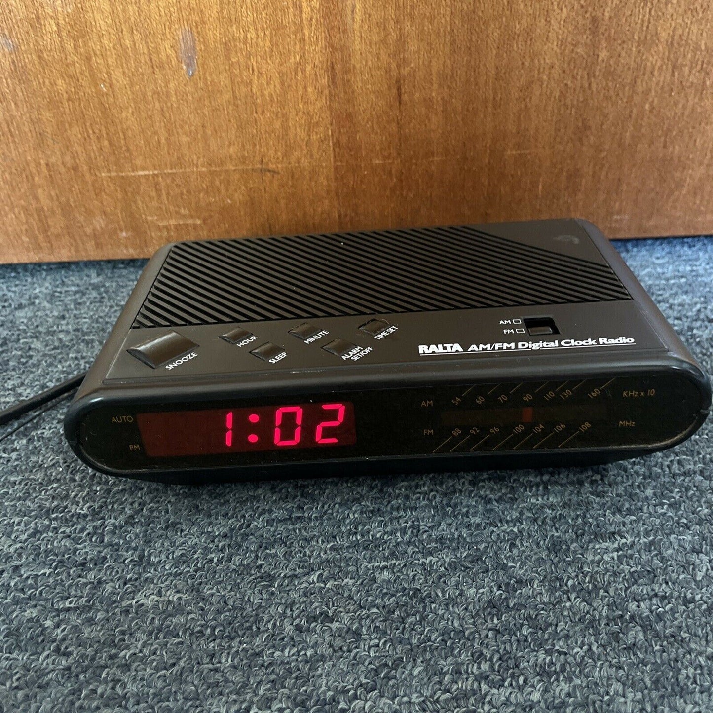 Vintage Ralta R90301 AM/FM Digital Clock Alarm Radio
