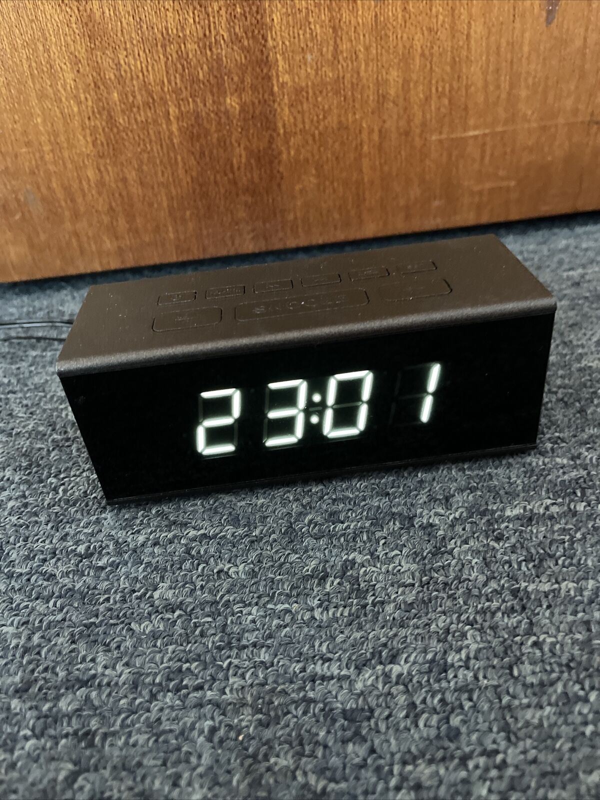 Anko CAA18030 Alarm Clock AM/FM Radio Black Retro Unit