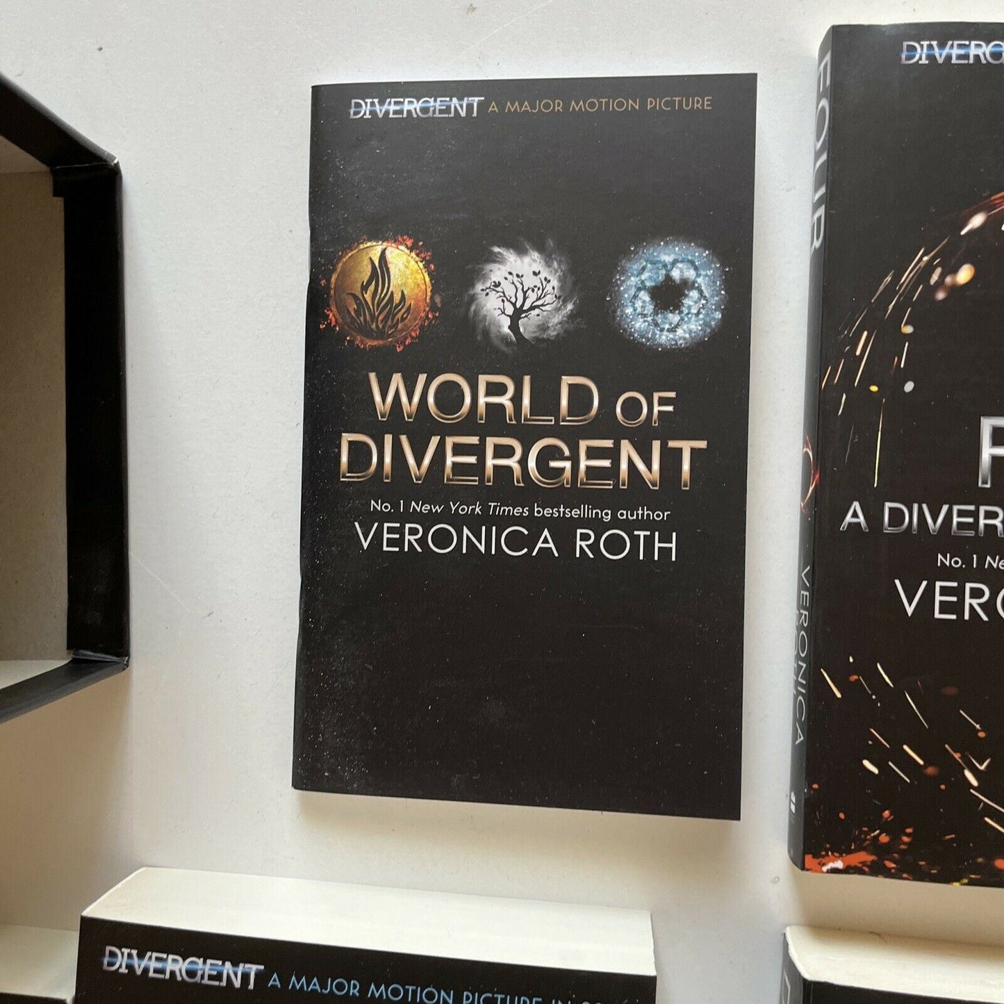 Divergent Series Box Set (Books 1-4 Plus World of Divergent) by Veronica Roth...