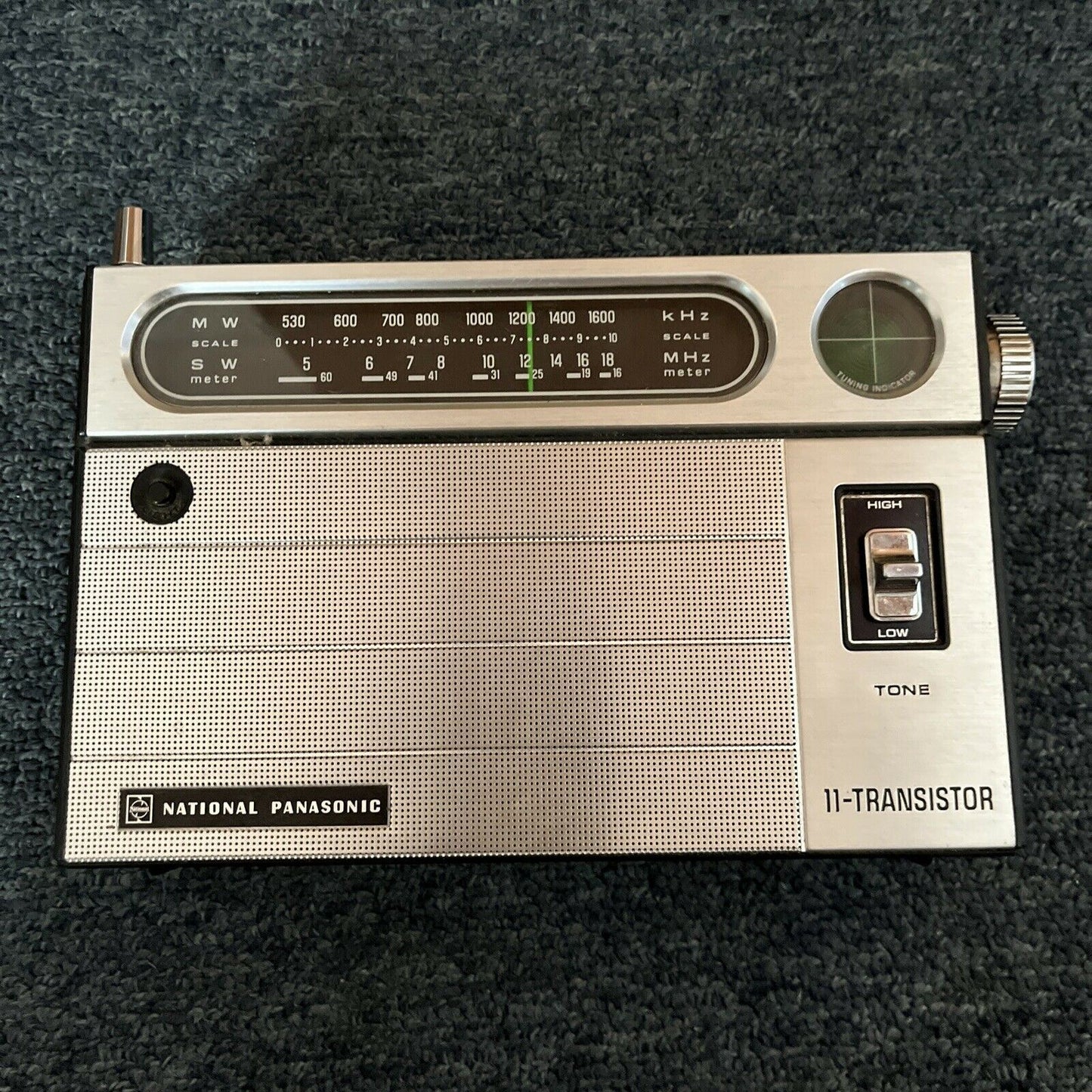 National Panasonic R-238R 2-Band 11-Transistor MW/SW Radio With Case